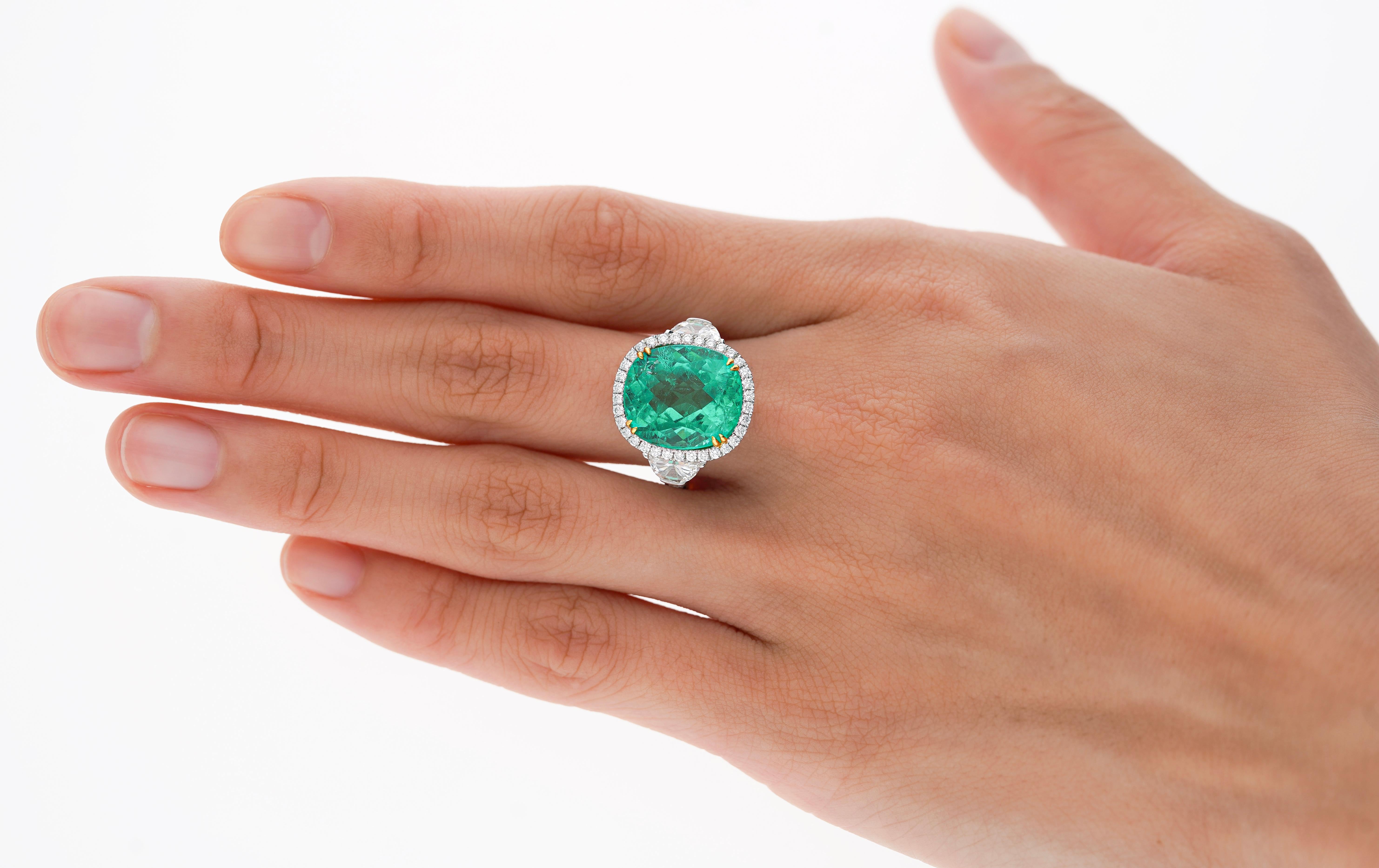 Women's AGL Certified 7.36 Carat No Oil Cushion-Cut Colombian Emerald Ring For Sale