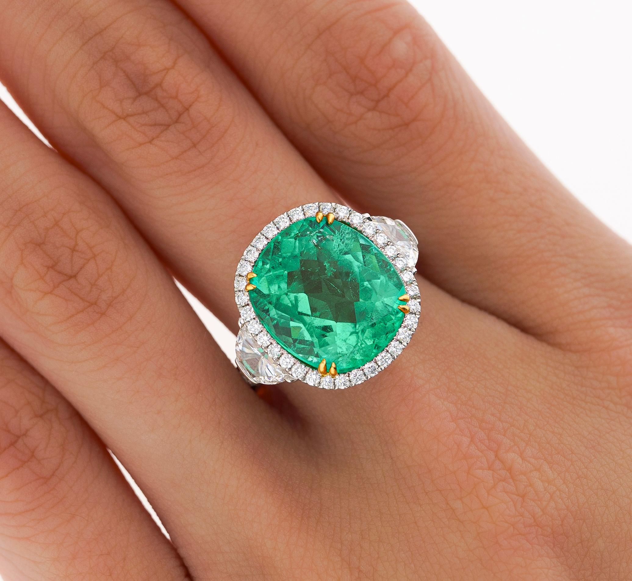 AGL Certified 7.36 Carat No Oil Cushion-Cut Colombian Emerald Ring For Sale 1