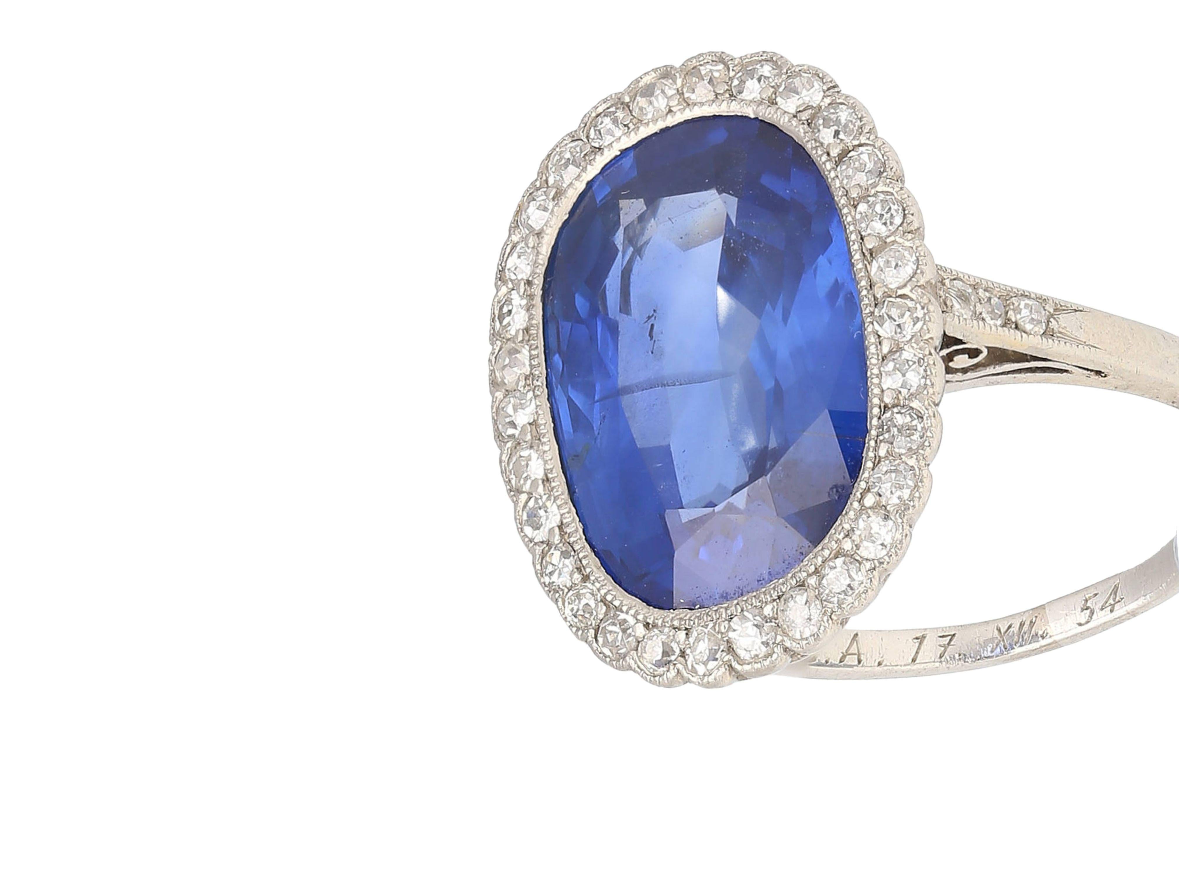 AGL Certified 7.76 Carat Oval No Heat Burma Blue Sapphire Ring in Platinum For Sale 1