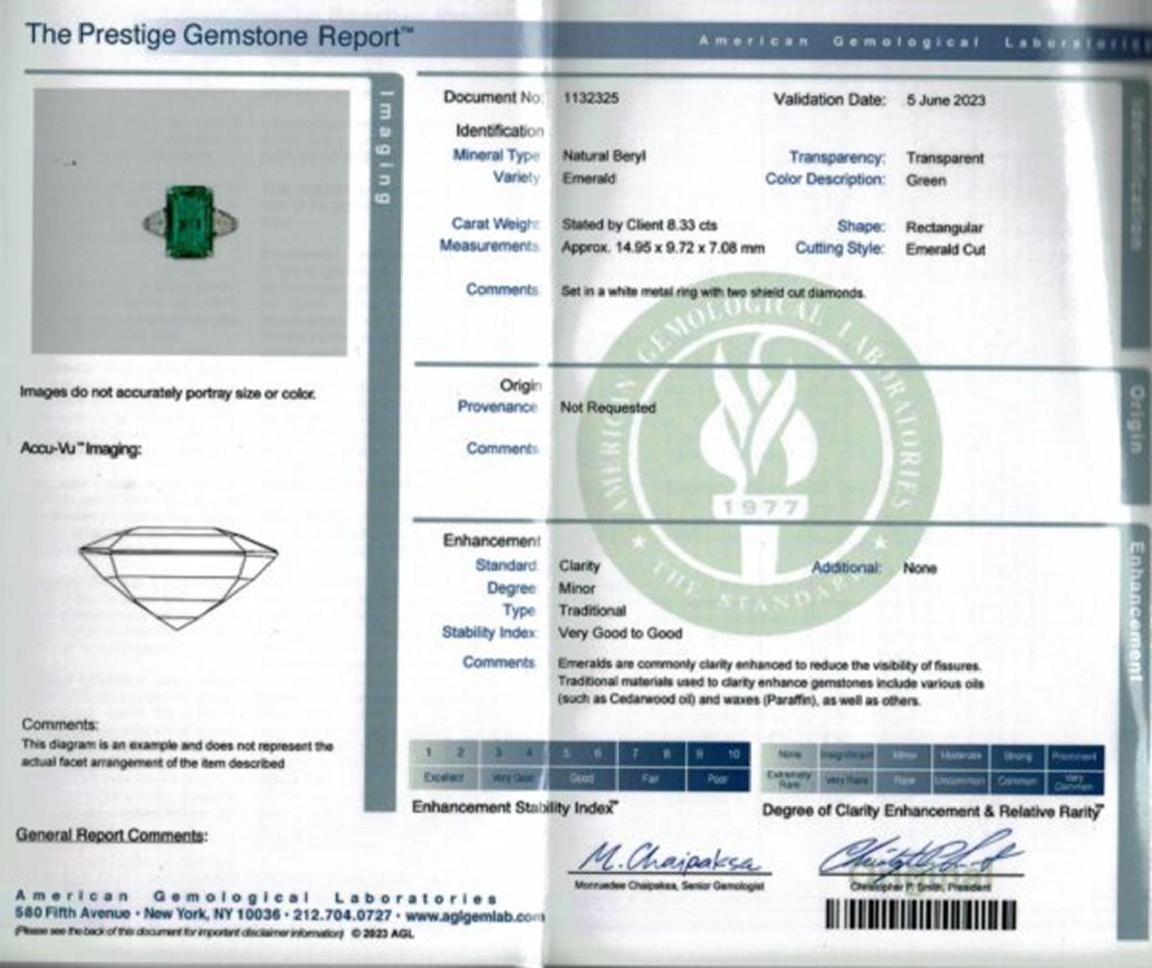 AGL-zertifizierter 8 Karat grüner Smaragd Trillion Seiten Platin 18k Gelbgold Ring im Zustand „Neu“ im Angebot in Rome, IT