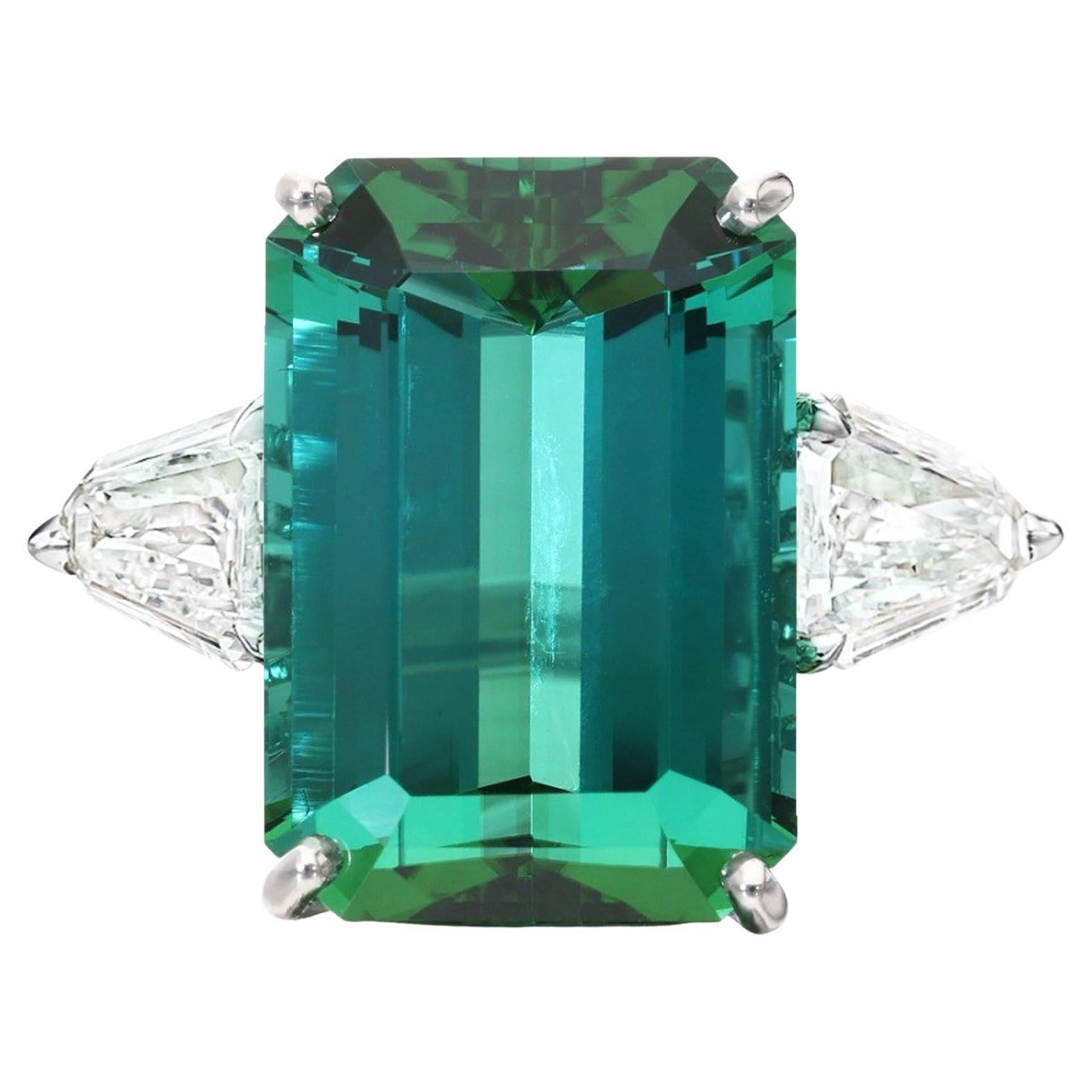 AGL Certified 8 Carat Green Emerald Trillion side Platinum 18k Yellow Gold Ring For Sale