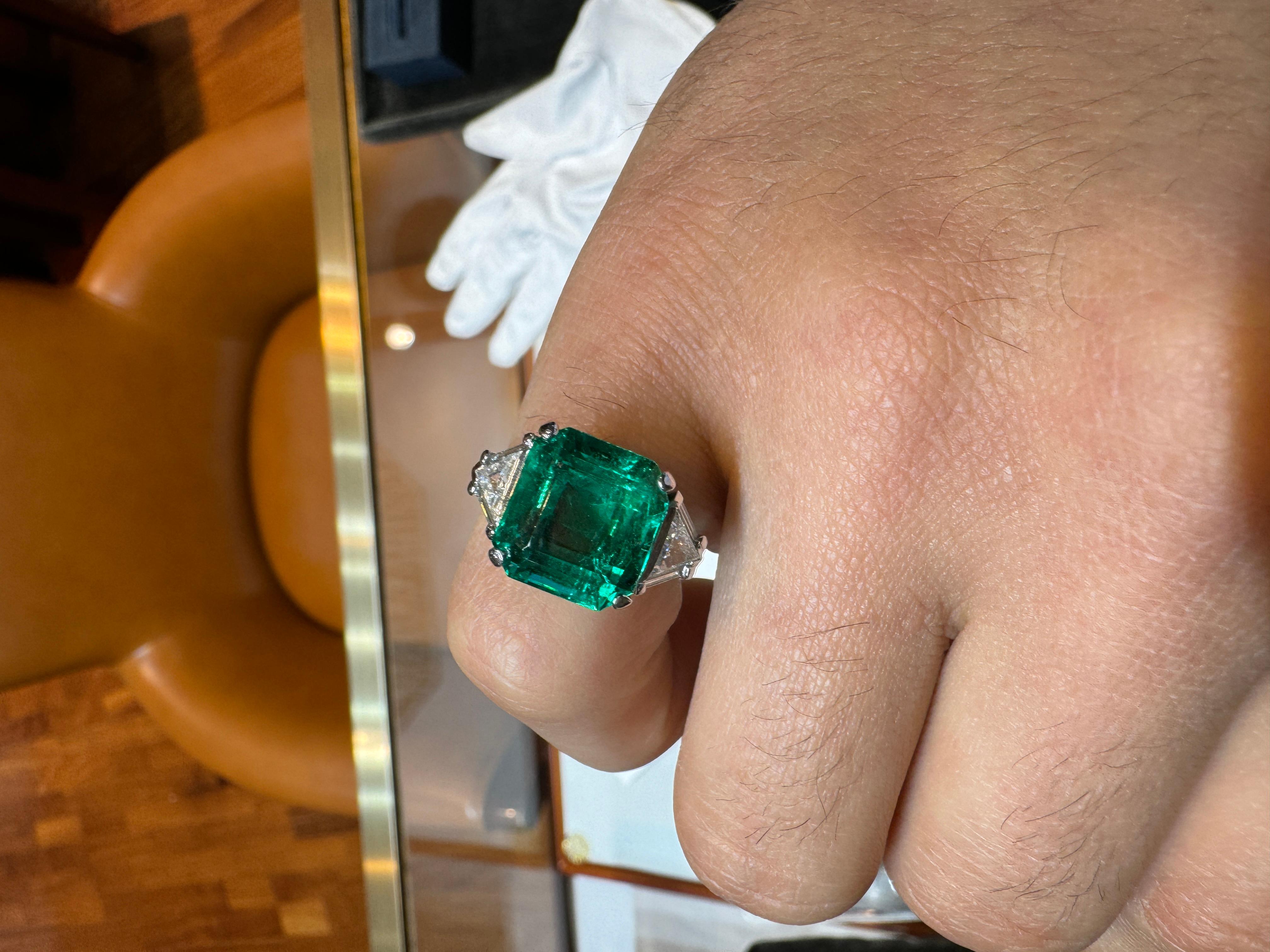AGL Certified 8.01 Carat No Oil Colombian Emerald Vintage Platinum Ring For Sale 2