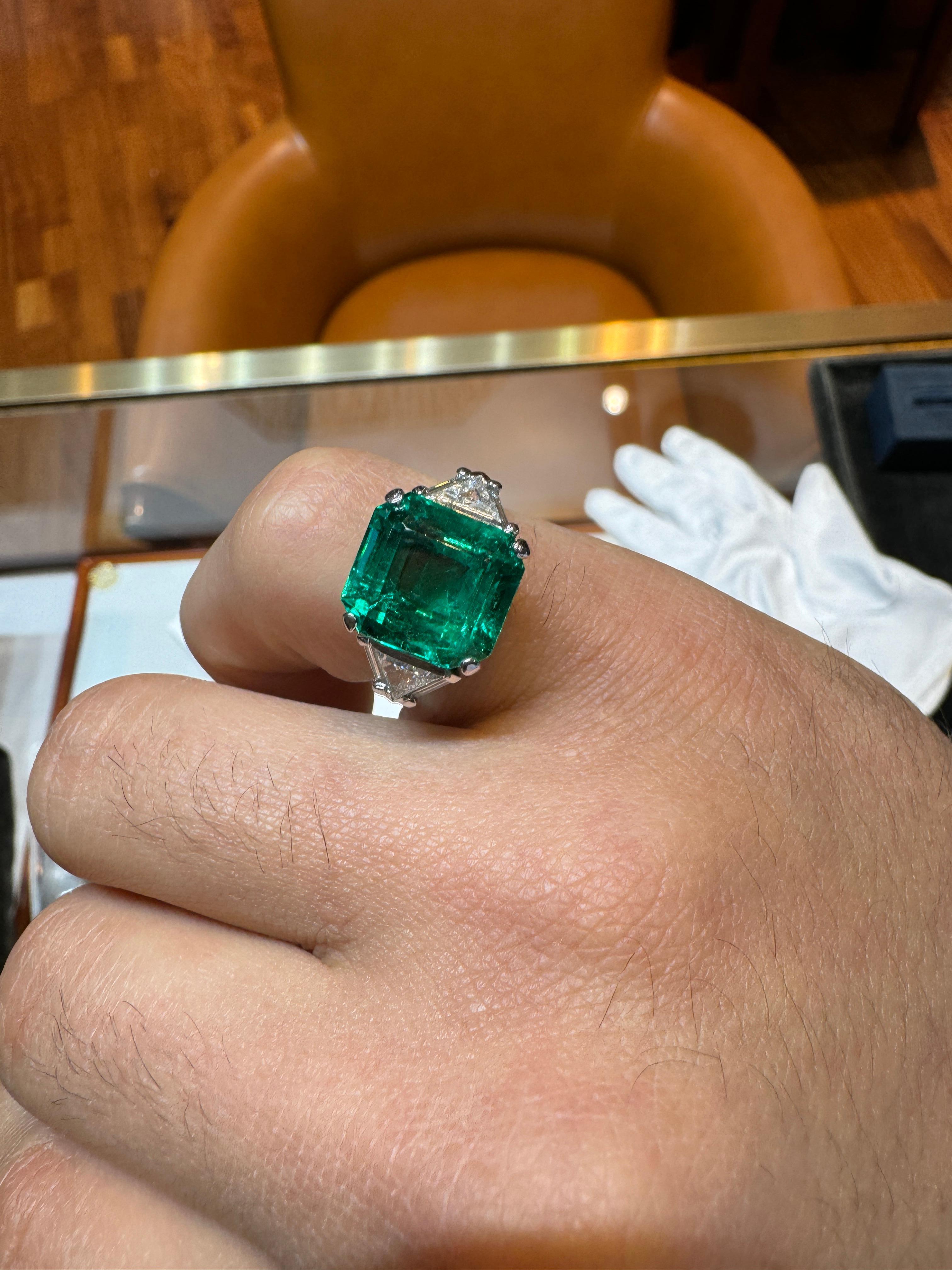 AGL Certified 8.01 Carat No Oil Colombian Emerald Vintage Platinum Ring For Sale 3