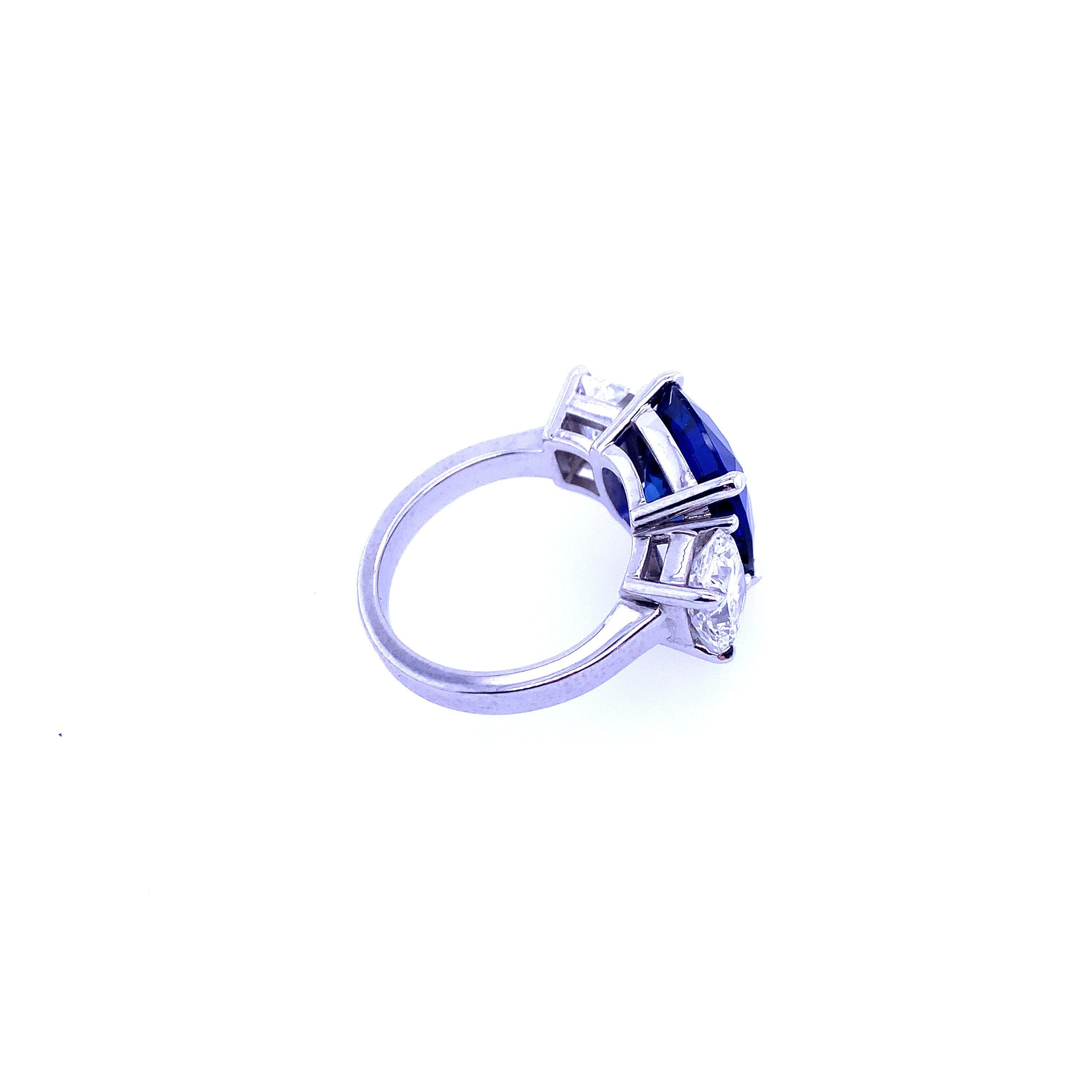 Ring mit drei Steinen, AGL-zertifizierter 8,06 Karat Ceylonblauer Saphir und Diamant für Damen oder Herren im Angebot