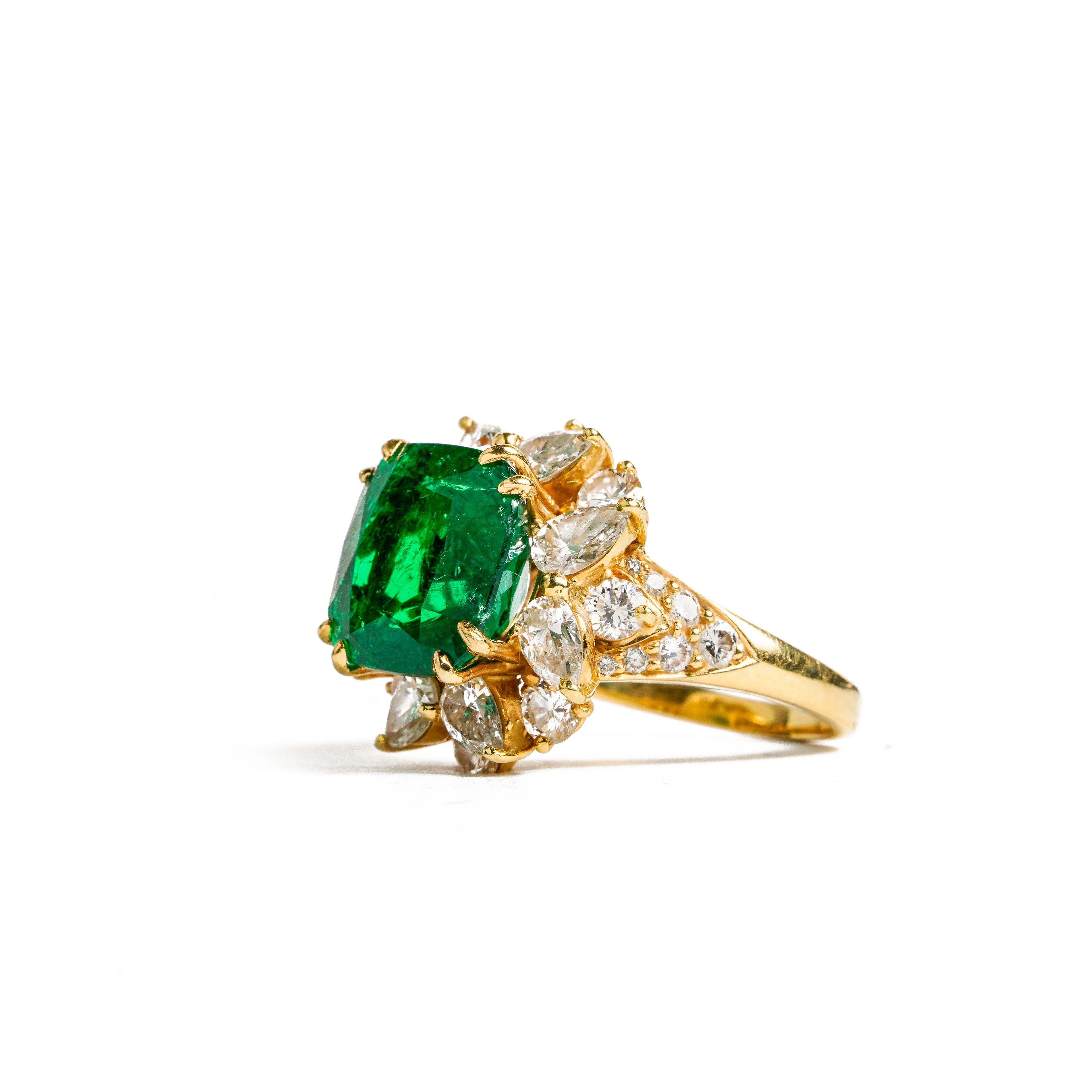 Contemporary AGL Certified 8.39 Colombian Emerald and Diamond Ring For Sale