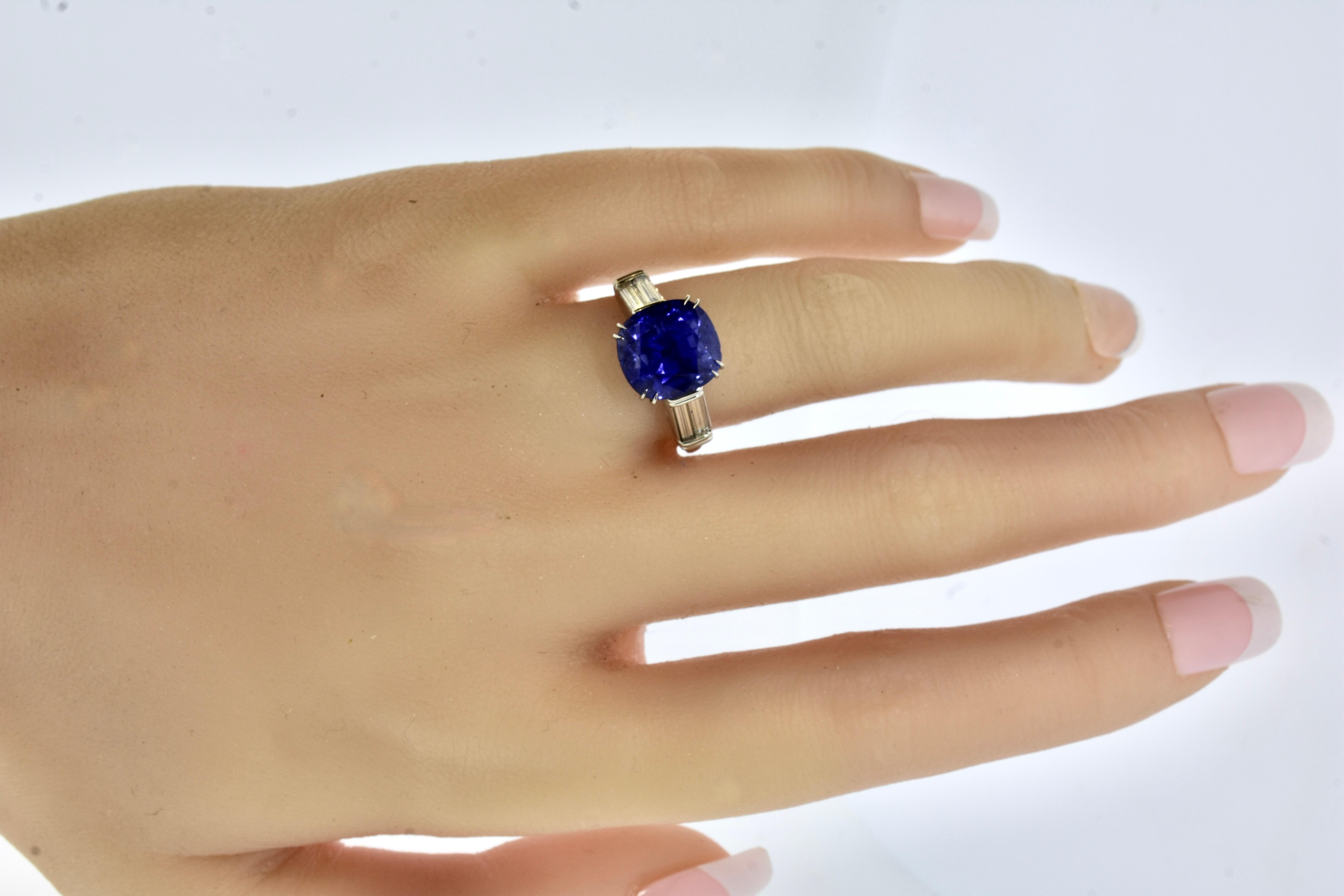 Contemporary AGL Certified 8.463 ct. Unheated & Untreated Blue Sapphire & Fine Diamond Ring For Sale