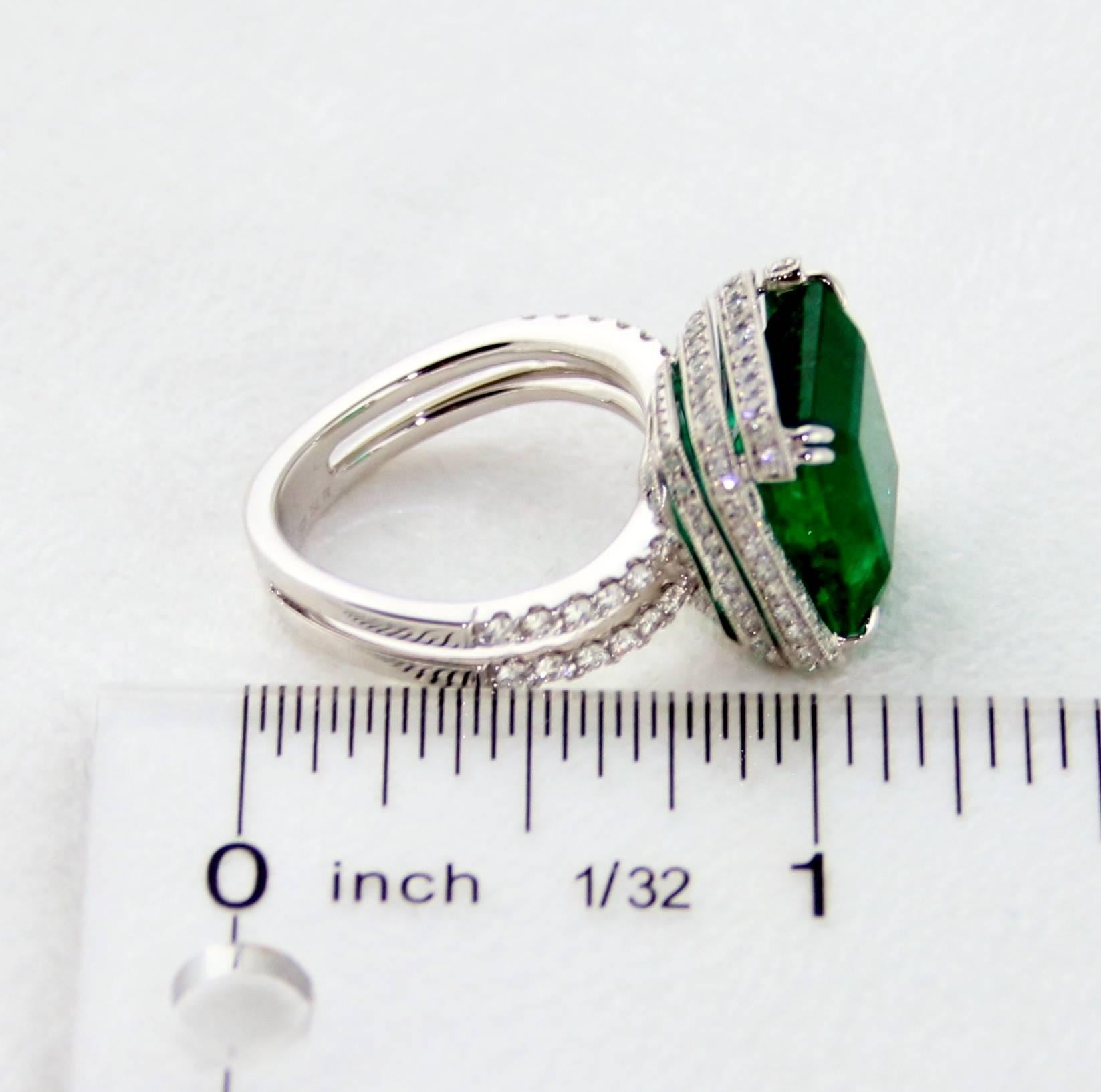 AGL Certified 8.81 Carat Emerald and Diamond Gold Ring For Sale 2