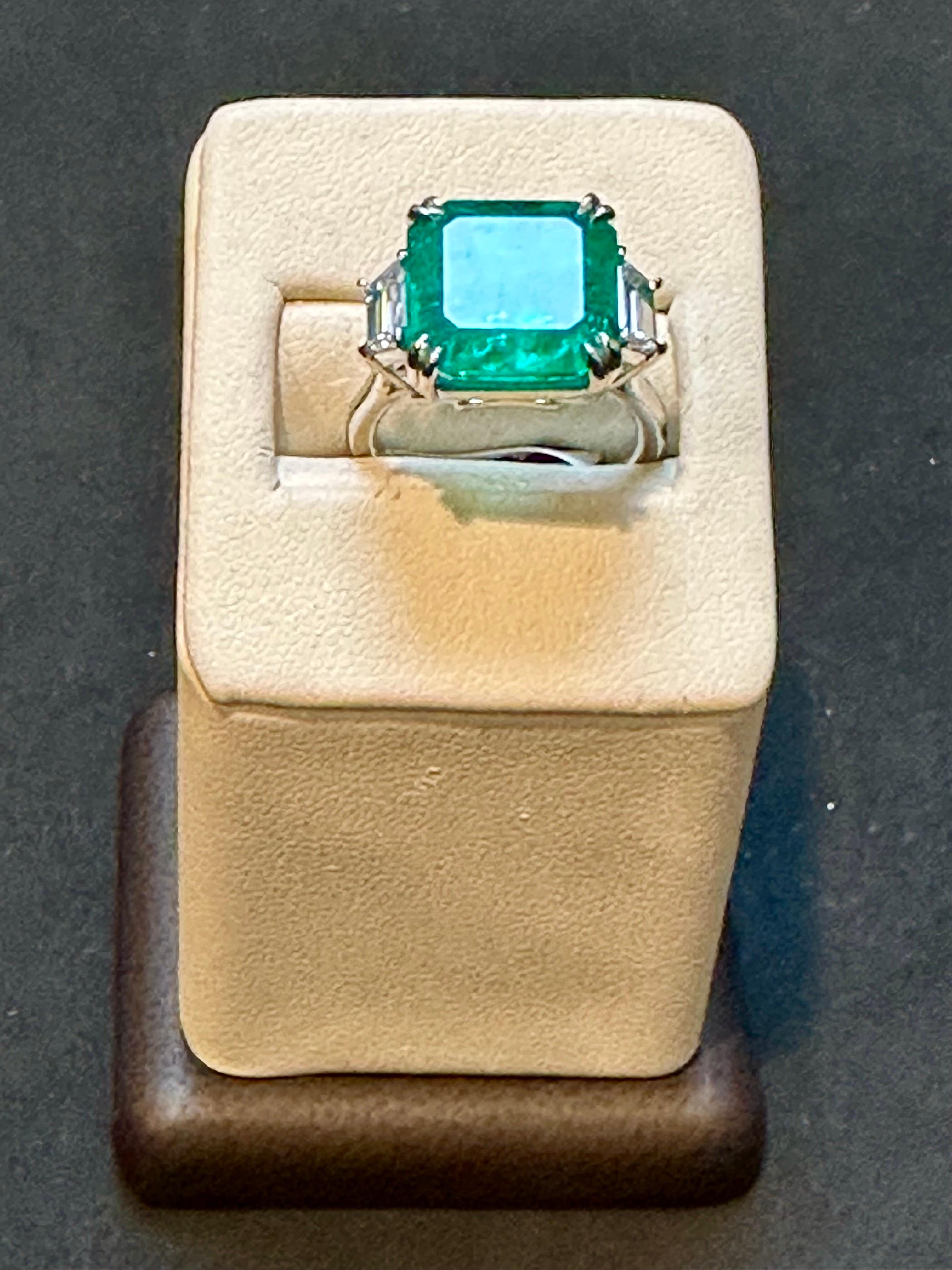 AGL Certified 8.90 Colombian Emerald , Insignificant & Solitaire Diamond Ring  For Sale 4