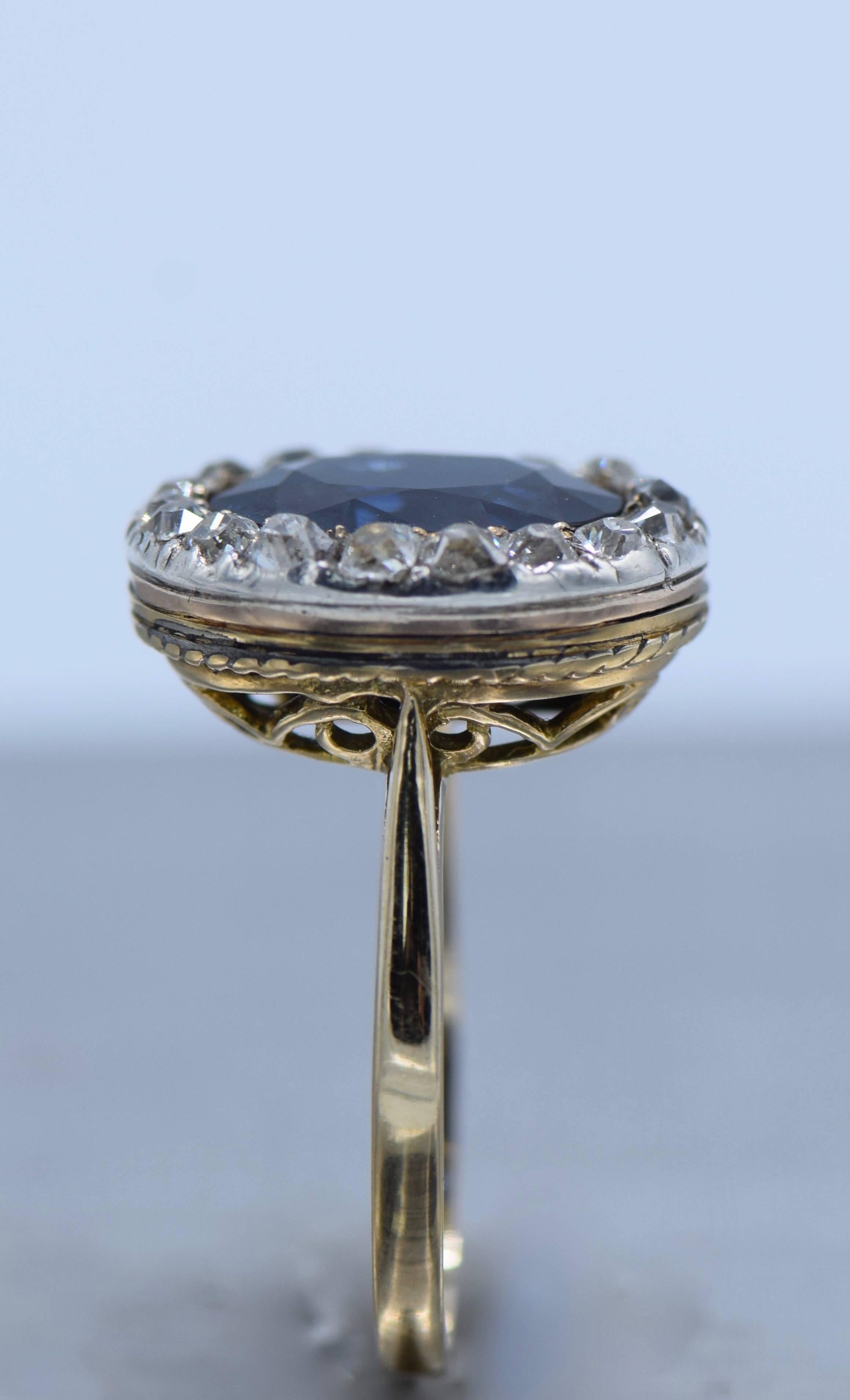 AGL Certified 9 Carat Sapphire, Antique Gold, Platinum and Diamond Ring In Excellent Condition In New York, NY