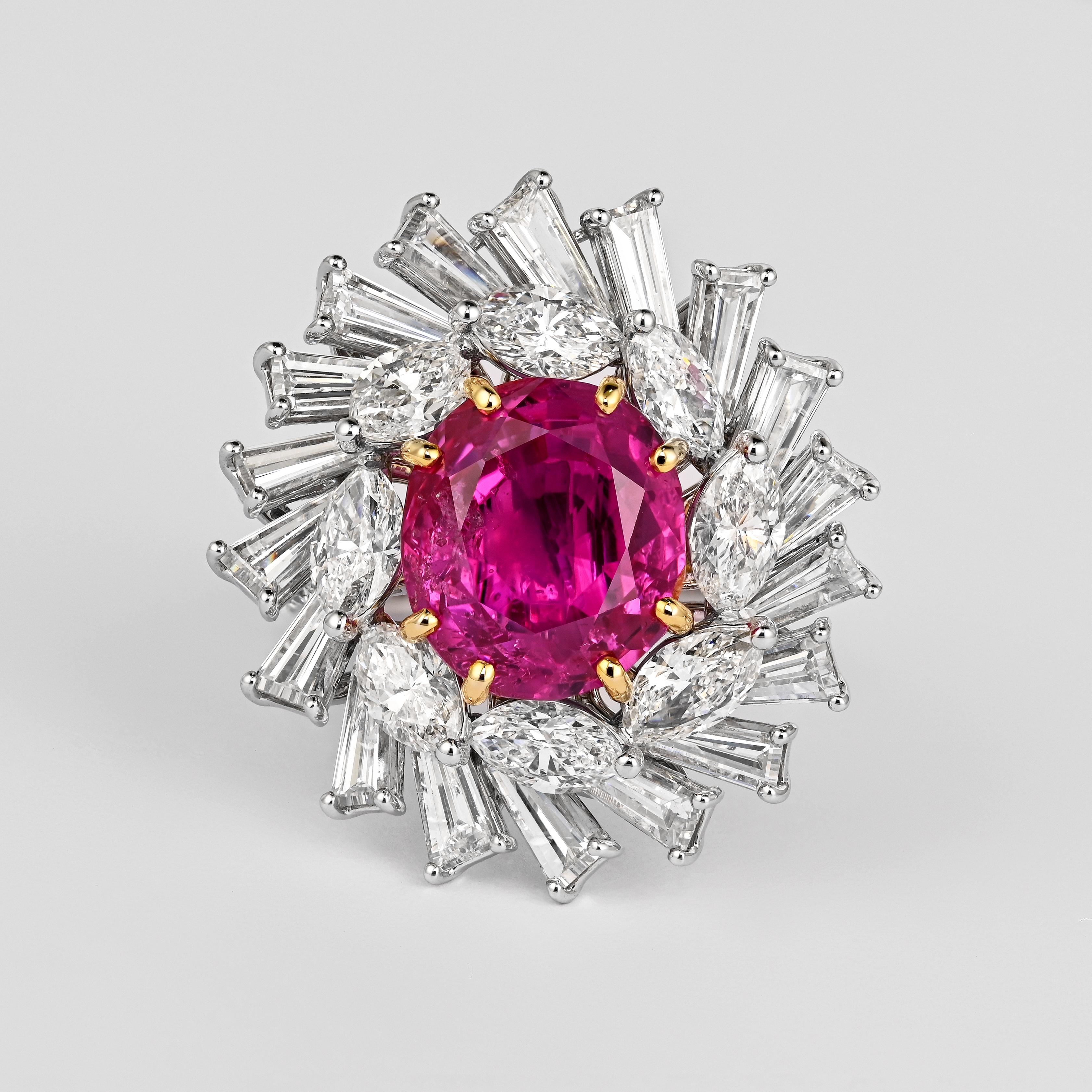 Saphir rose de 9,55 carats sans chaleur d'origine birmane, certifié AGL, et halo de diamants de taille mixte, détachable de l'anneau au pendentif. Cette pièce unique est un chef-d'œuvre d'ingénierie joaillière et de matériaux bruts fait à la main.