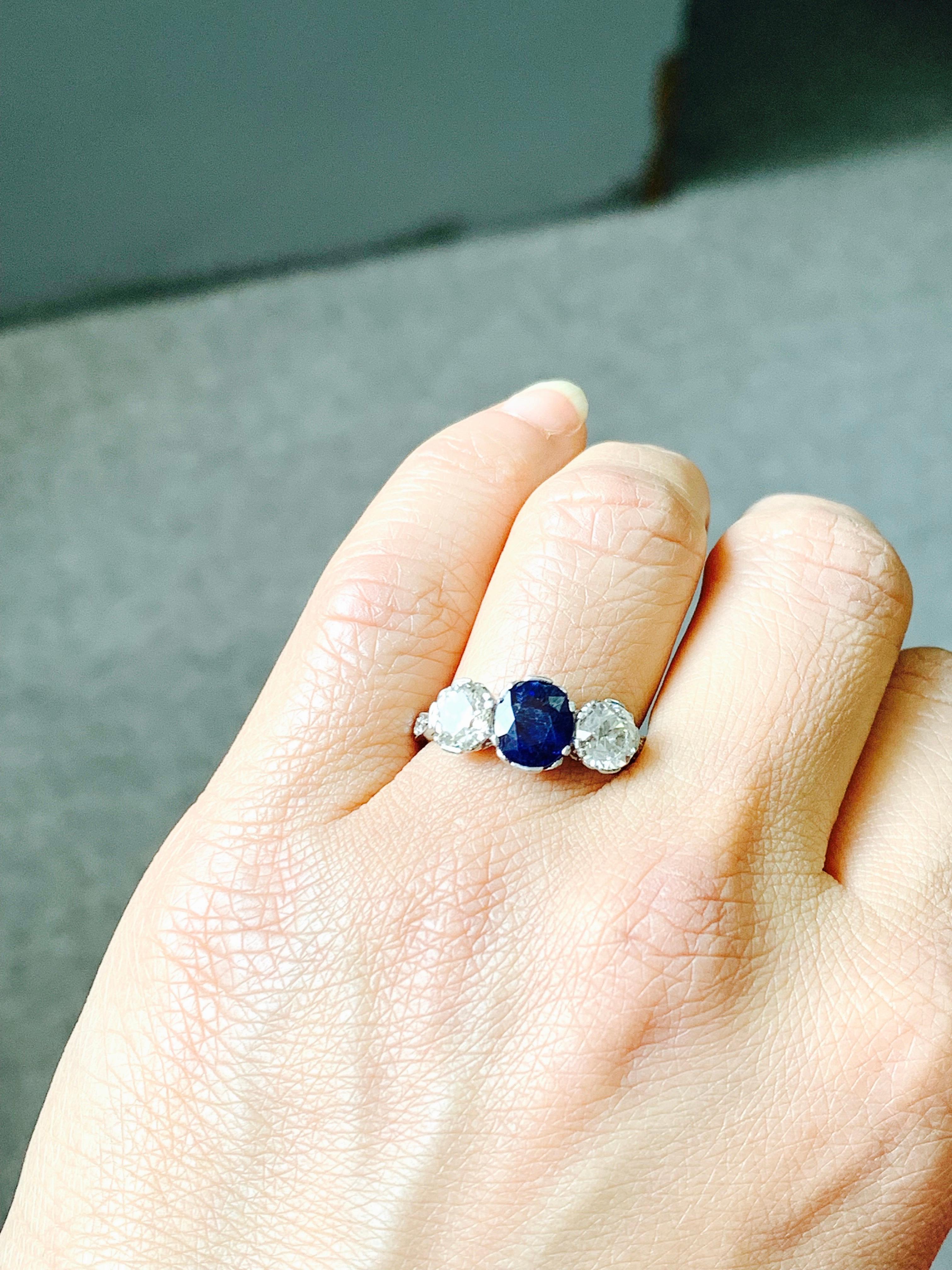 AGL Certified Blue Sapphire Oval Mixed Cut and white Diamond Three-Stone Ring In New Condition For Sale In New York, NY