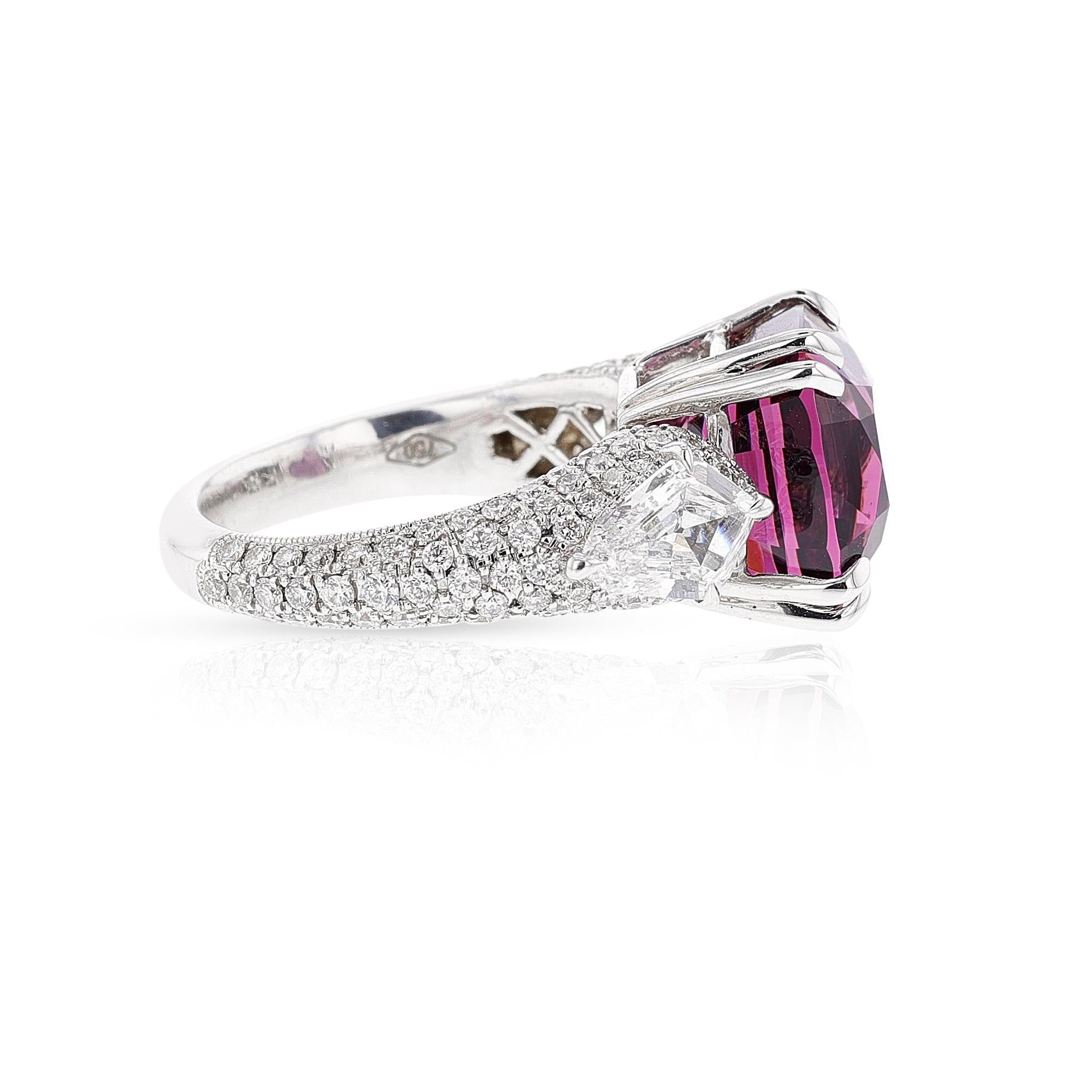 AGL Certified Ceylon No Heat Purplish Pink Spinel and Diamond Ring, 18k In Excellent Condition For Sale In New York, NY