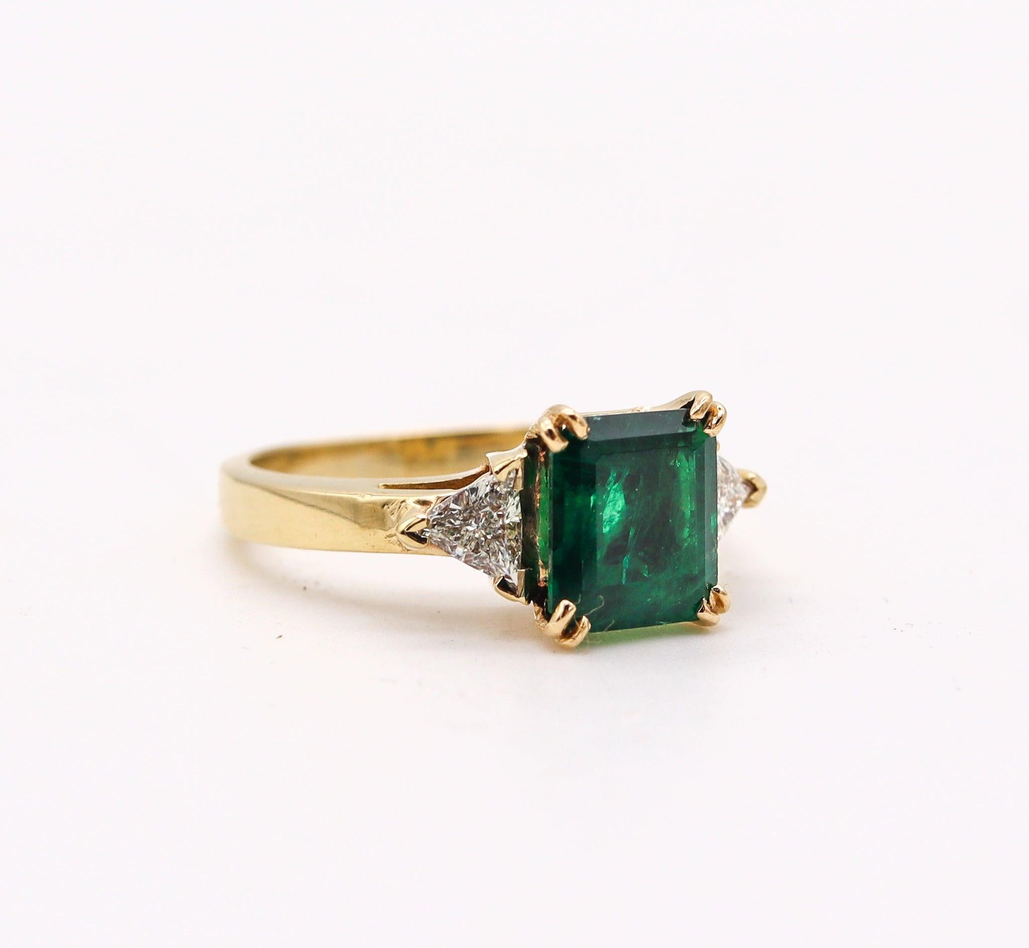 Emerald Cut AGL CERTIFIED Classic Ring In 18Kt Gold With 2.52 Cts In Green Emerald & Diamond For Sale