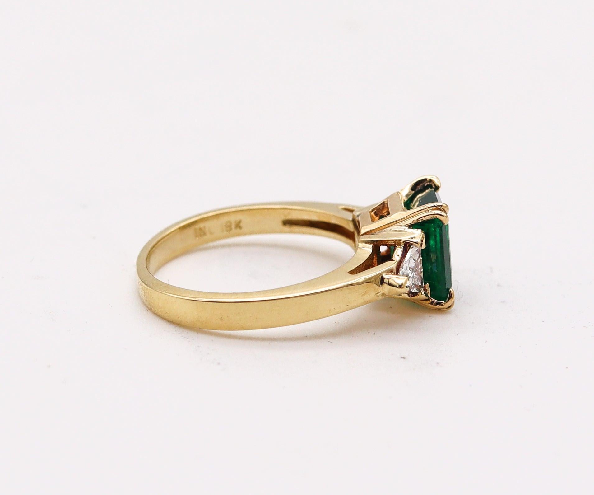 AGL CERTIFIED Classic Ring In 18Kt Gold With 2.52 Cts In Green Emerald & Diamond For Sale 2