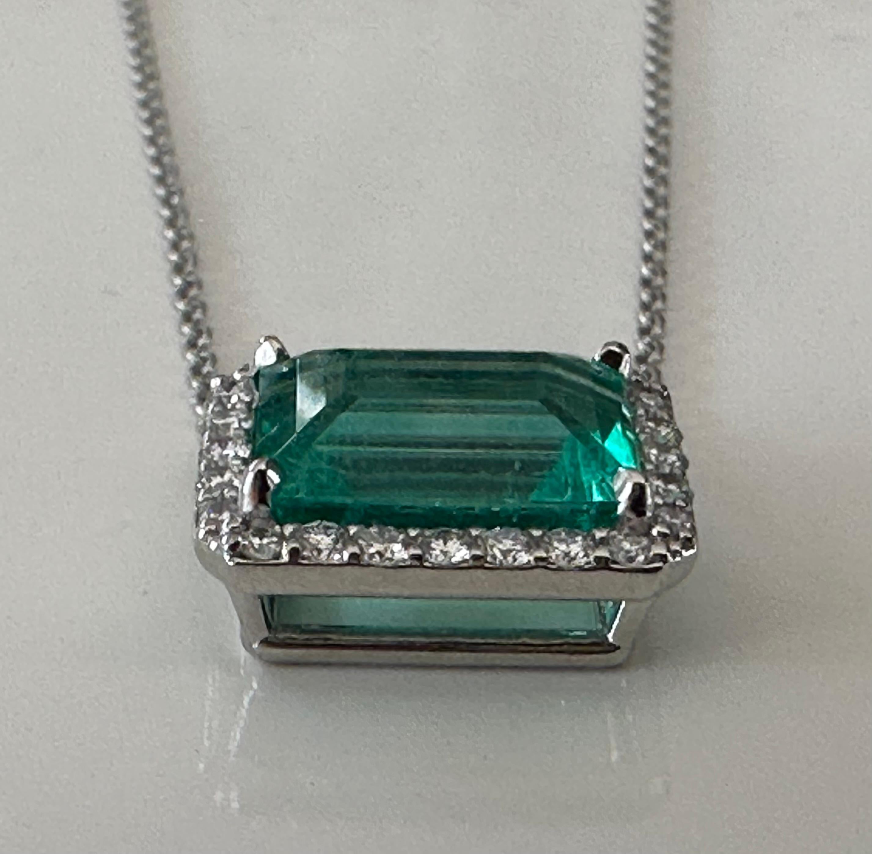 AGL Certified Colombian Emerald and Diamond Halo Pendant Necklace  For Sale 1