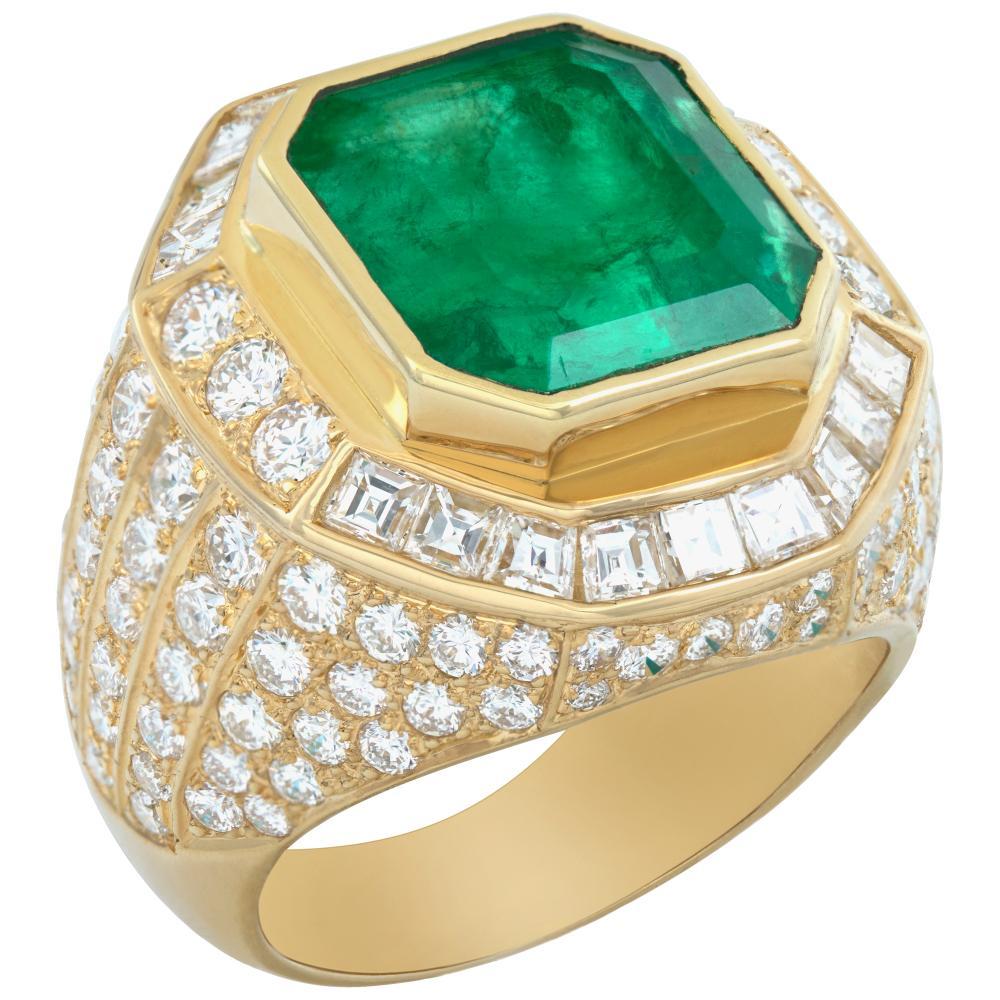 Emerald Cut AGL certified Colombian Emerald emerald cut shape set in yellow gold diamonds For Sale