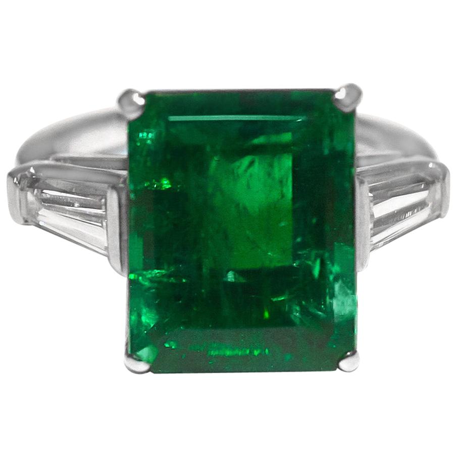 AGL Certified Natrual Colombian Green Emerald Ring Weighting 6.72 Carat For Sale
