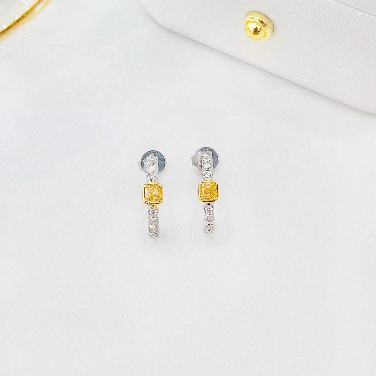 Taille coussin Boucles d'oreilles en or blanc 18 carats, diamants jaunes taille coussin et diamants certifiés AGL en vente