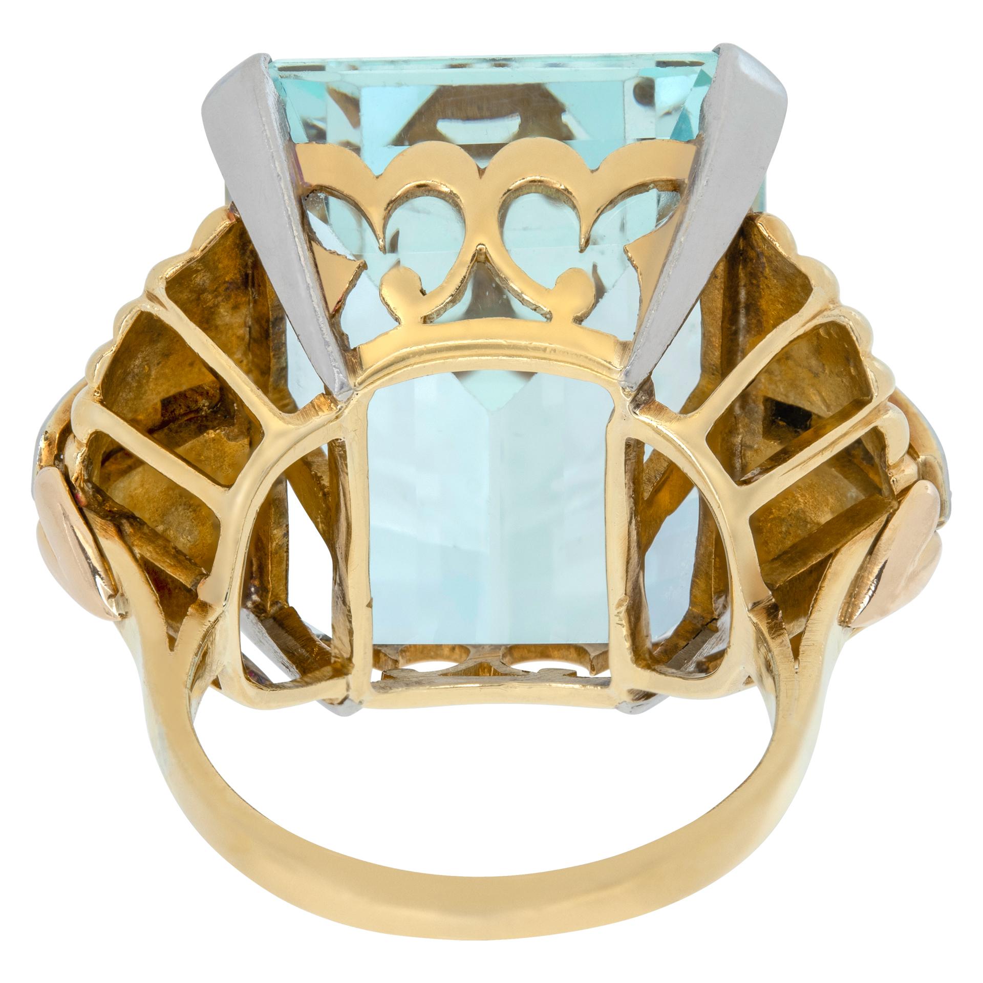 AGL certified Emerald cut Aquamarine approx. 30 carats set in yellow gold ring For Sale 1
