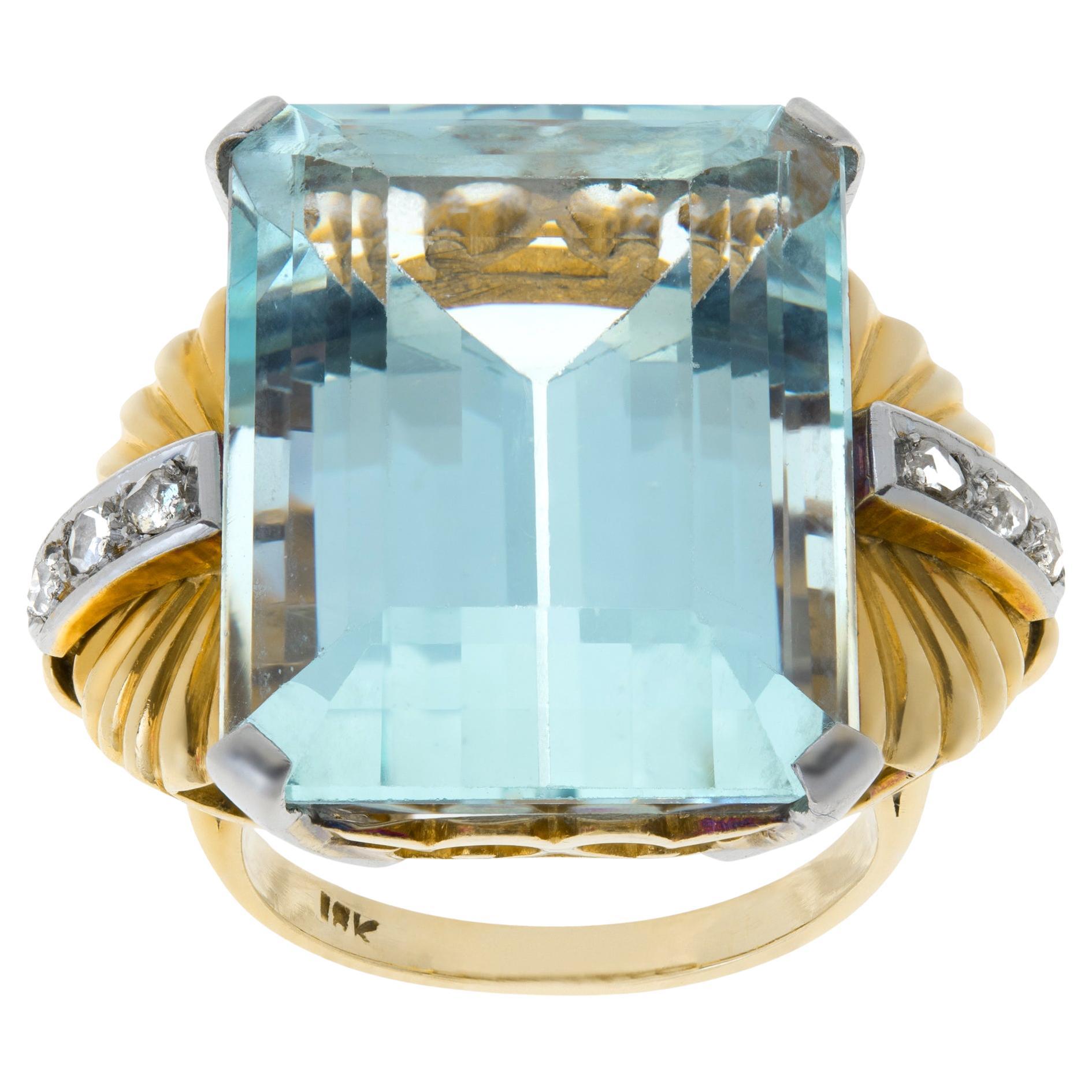 AGL certified Emerald cut Aquamarine approx. 30 carats set in yellow gold ring For Sale