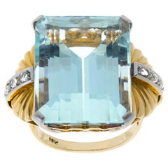 Vintage AGL certified Emerald cut Aquamarine approx. 30 carats set in yellow gold ring