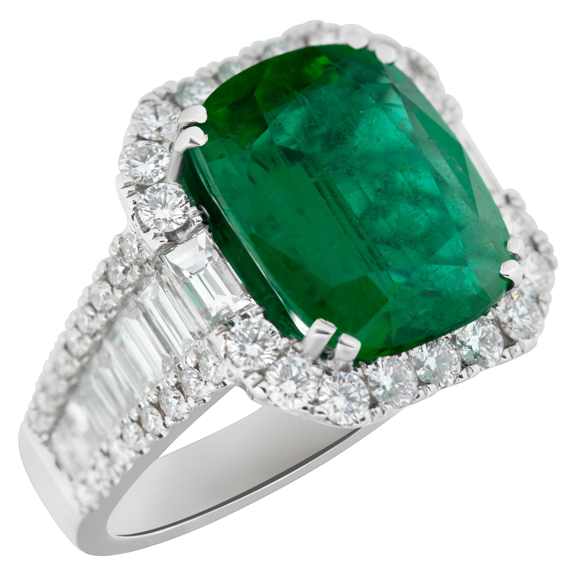 AGL Certified Emerald ring with diamonds in white gold. In Excellent Condition For Sale In Surfside, FL