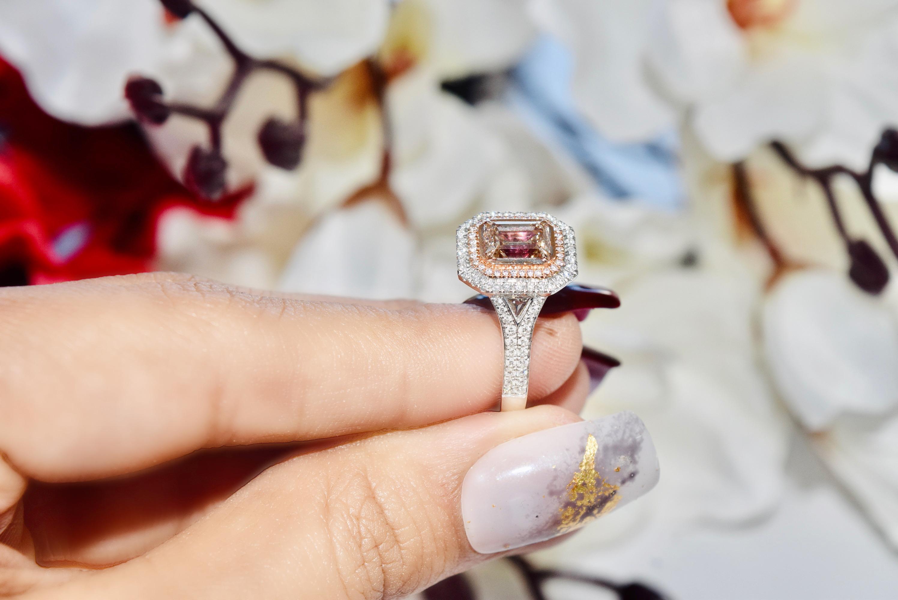 AGL Certified Fancy Light Brownish Pink 1.05 Carat VS Emerald Diamond Ring In New Condition For Sale In Kowloon, HK