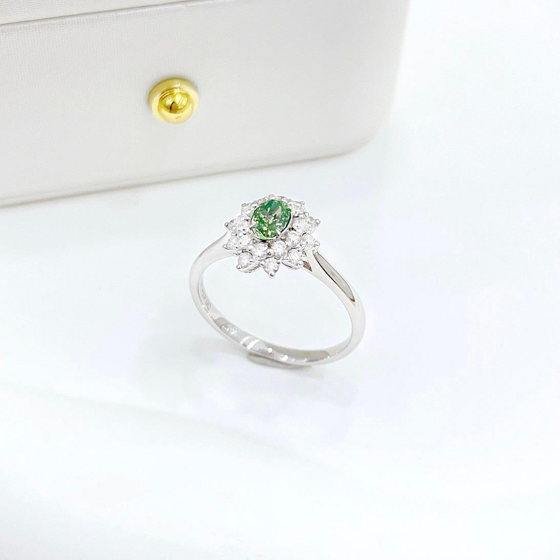 AGL Certified Green Diamond 18K White Gold Ring with Diamonds In New Condition For Sale In Kowloon, HK