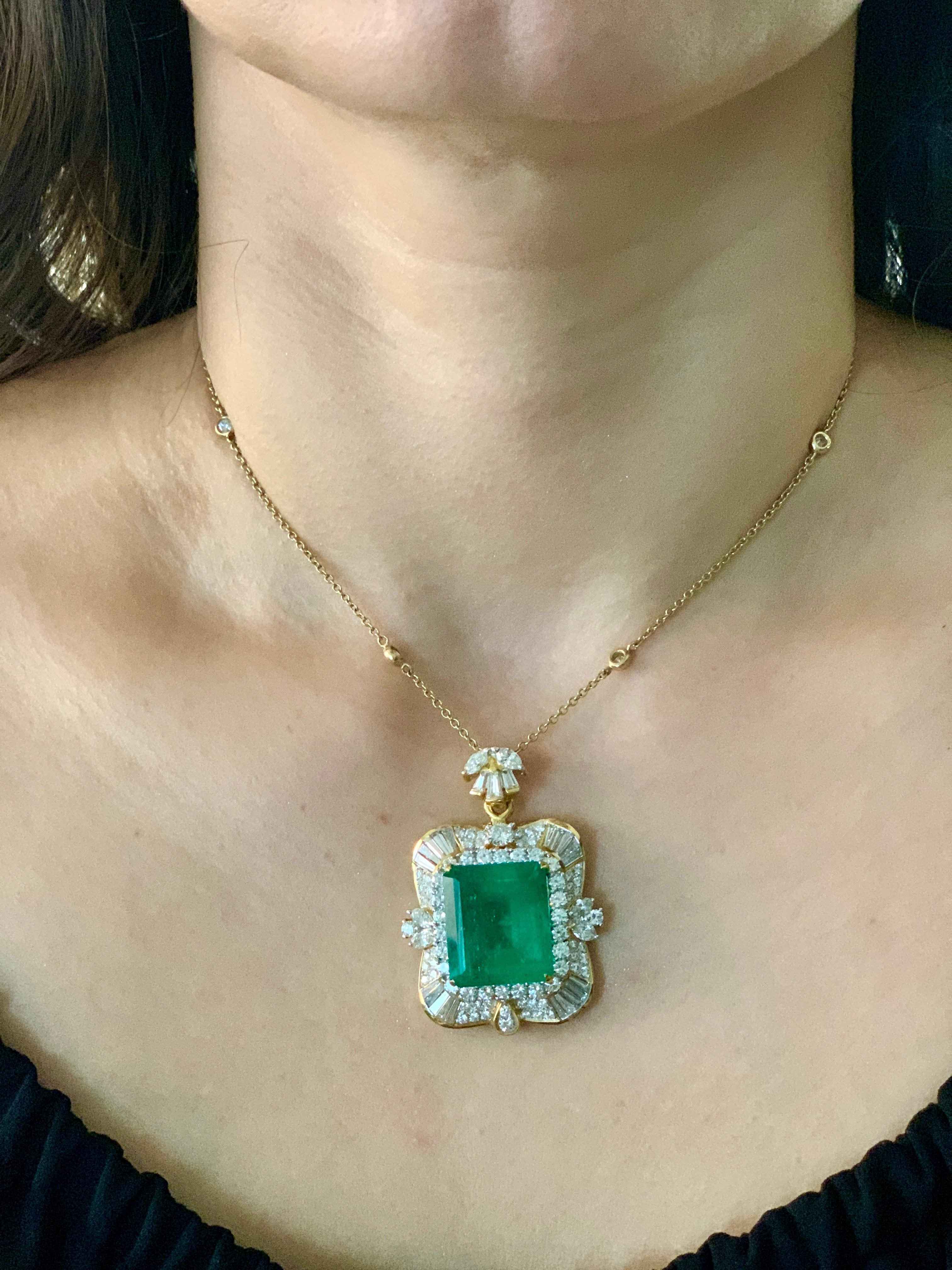 AGL Certified Minor 23.84 Ct Colombian Emerald & Diamond Pendent/Necklace Estate In Excellent Condition For Sale In New York, NY