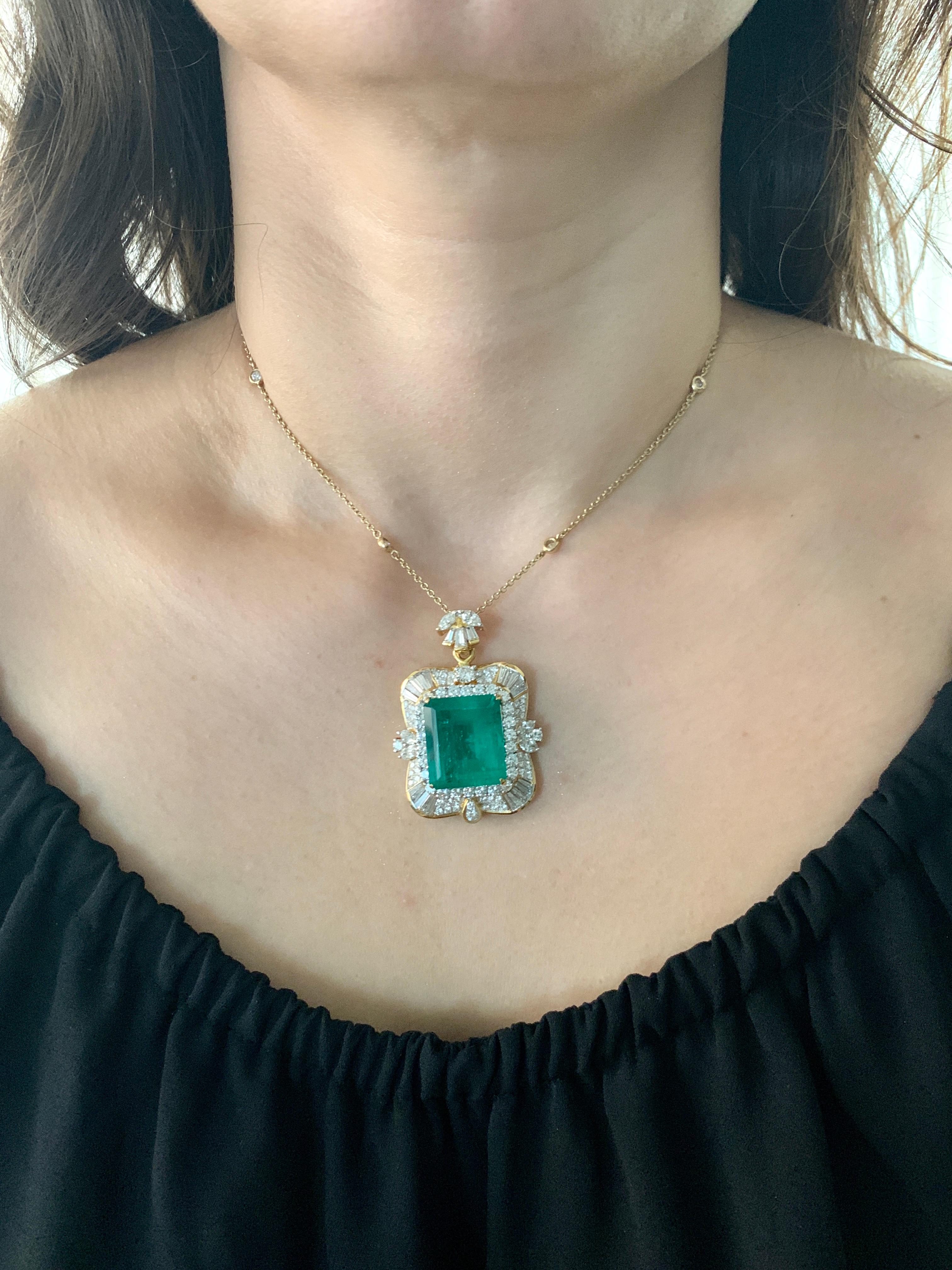 AGL Certified Minor 23.84 Ct Colombian Emerald & Diamond Pendent/Necklace Estate For Sale 1