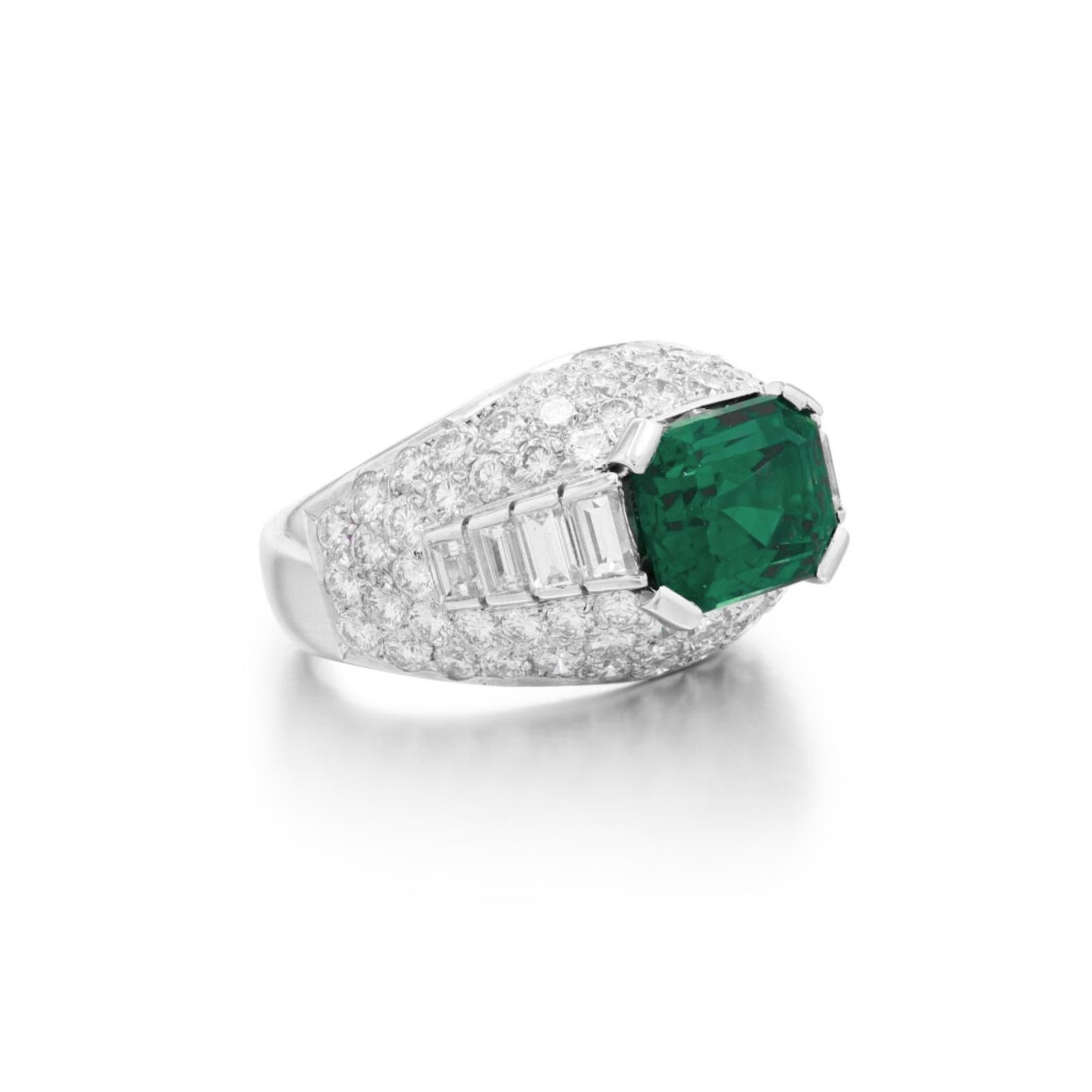Contemporary AGL Certified Minor Oil 6 Carat COLOMBIAN Emerald Diamond Ring For Sale