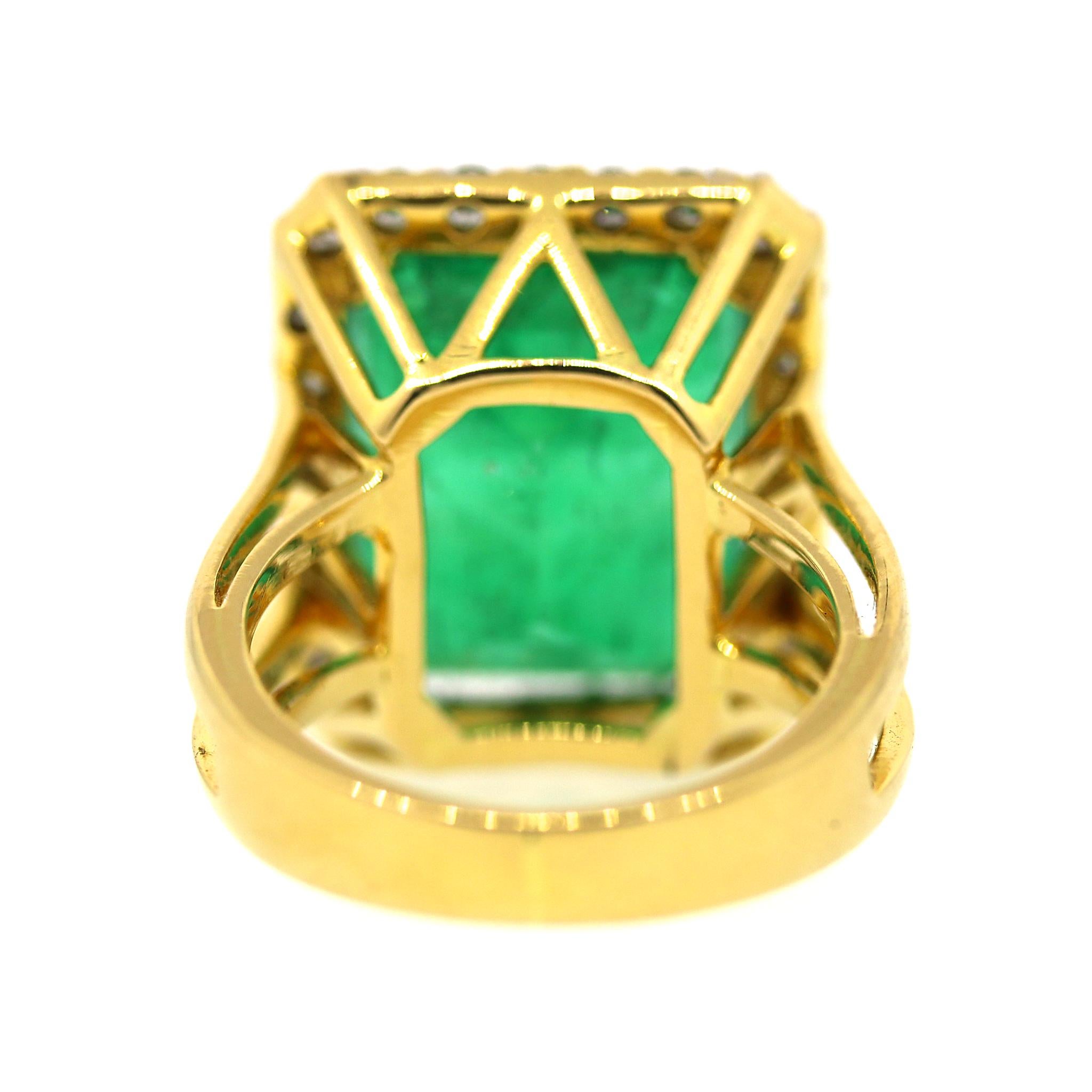 AGL Certified Natural Emerald Ring In Good Condition For Sale In New York, NY