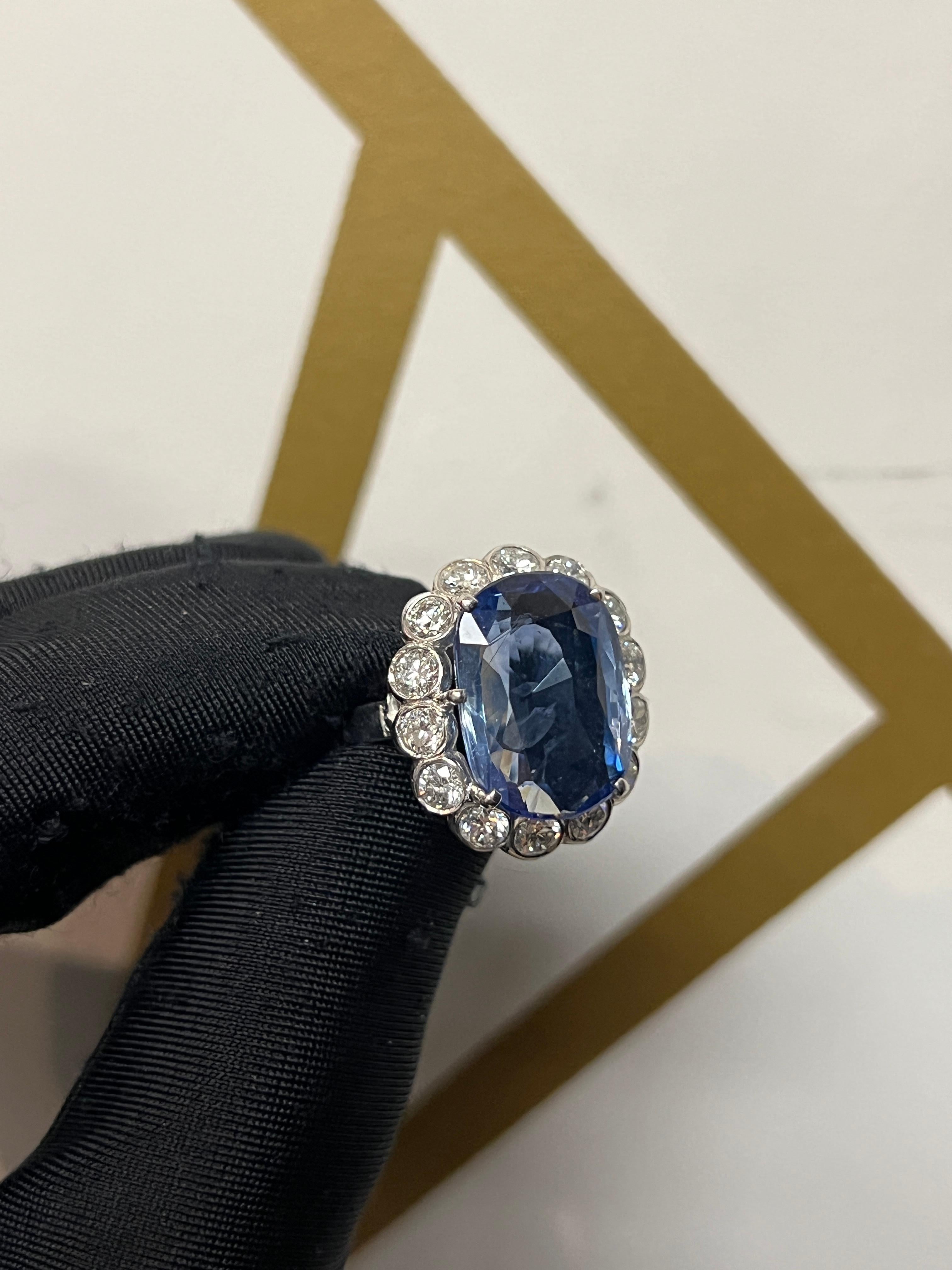 AGL Certified Natural Oval Sapphire and Diamond Ring In Excellent Condition For Sale In New York, NY