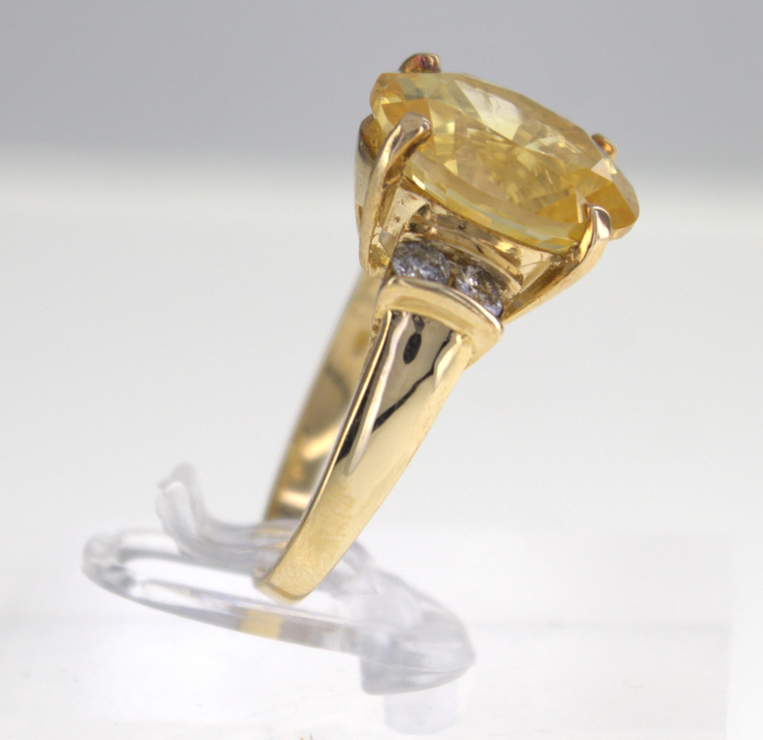 Women's or Men's AGL Certified Natural Yellow Sapphire, Diamond, 14K Yellow Gold Ring For Sale