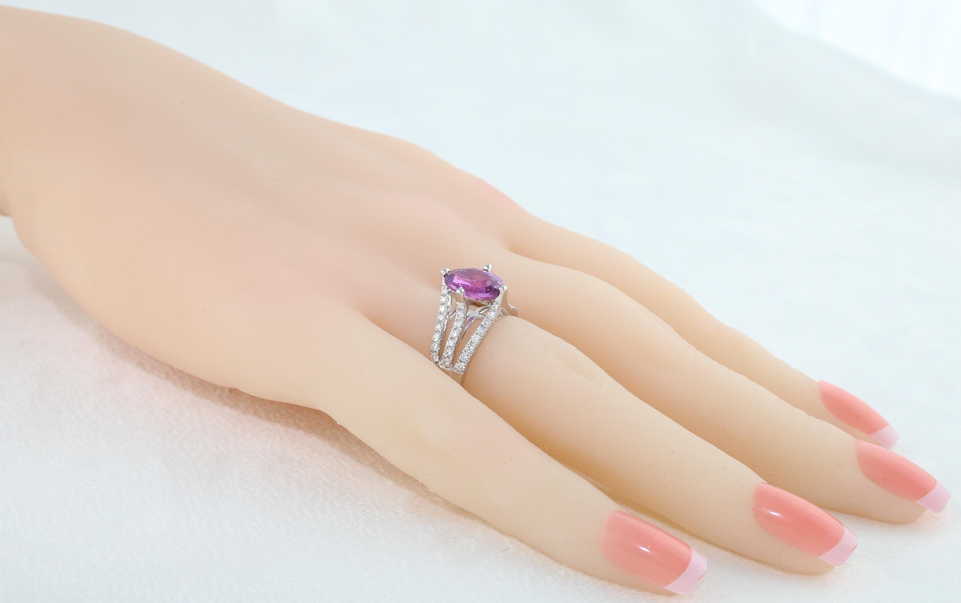 Women's AGL Certified No Heat 2.86 Carat Oval Purple Pink Sapphire Diamond Gold Ring For Sale