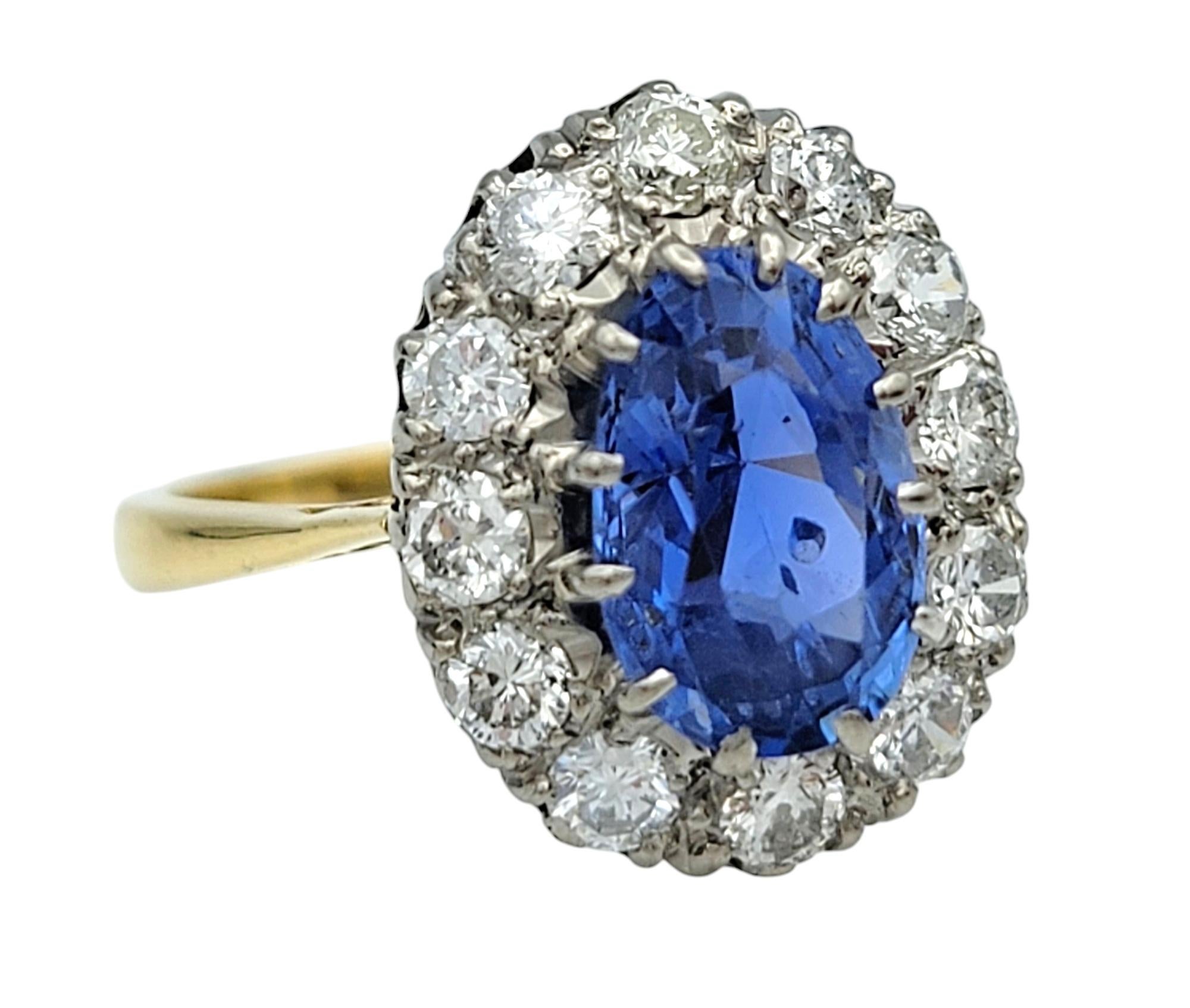 Anillo Halo de Zafiro de Ceilán y Diamante Certificado AGL Sin Calor, Platino y Oro de 18K Contemporáneo en venta