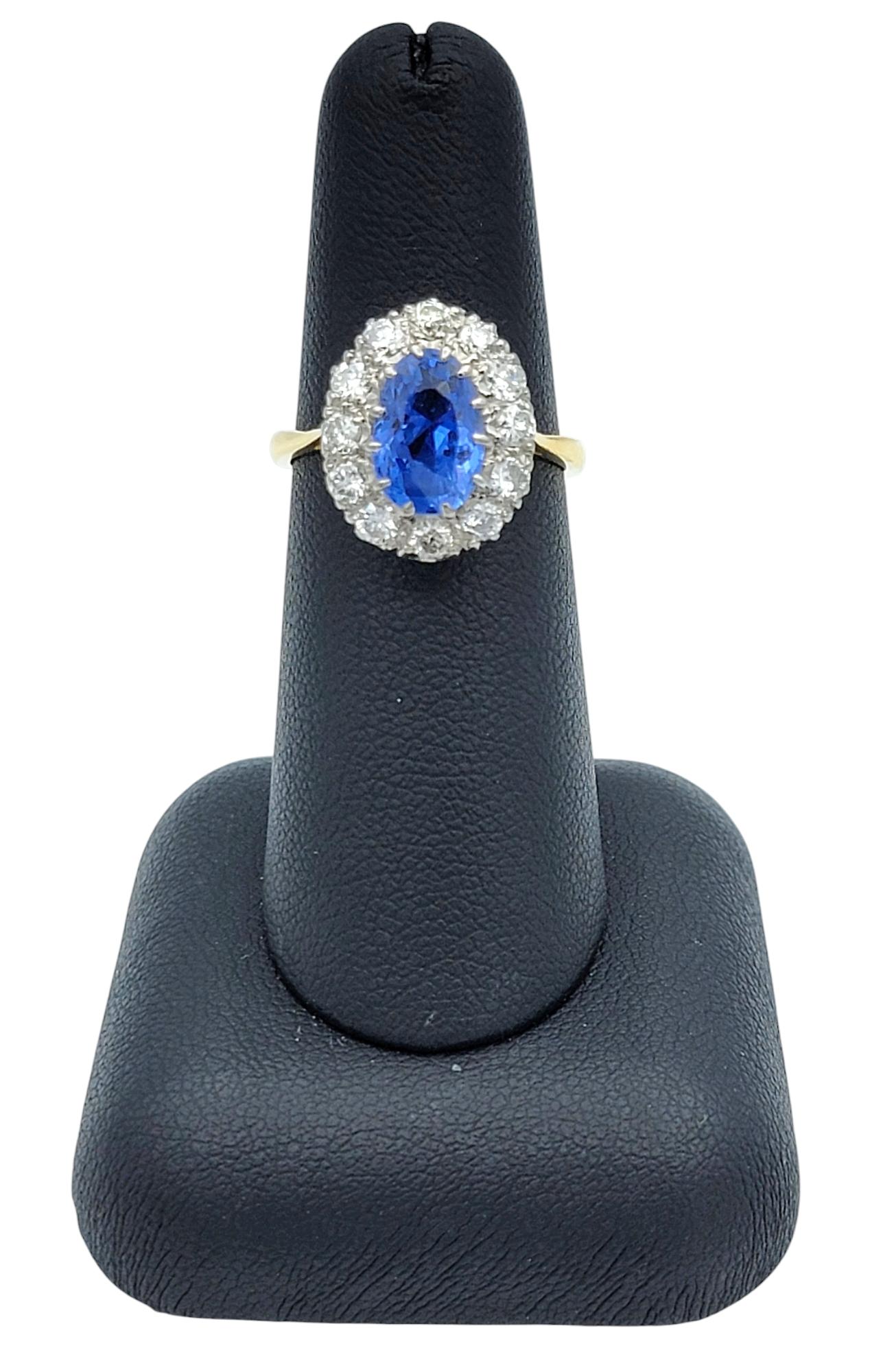 Anillo Halo de Zafiro de Ceilán y Diamante Certificado AGL Sin Calor, Platino y Oro de 18K en venta 3