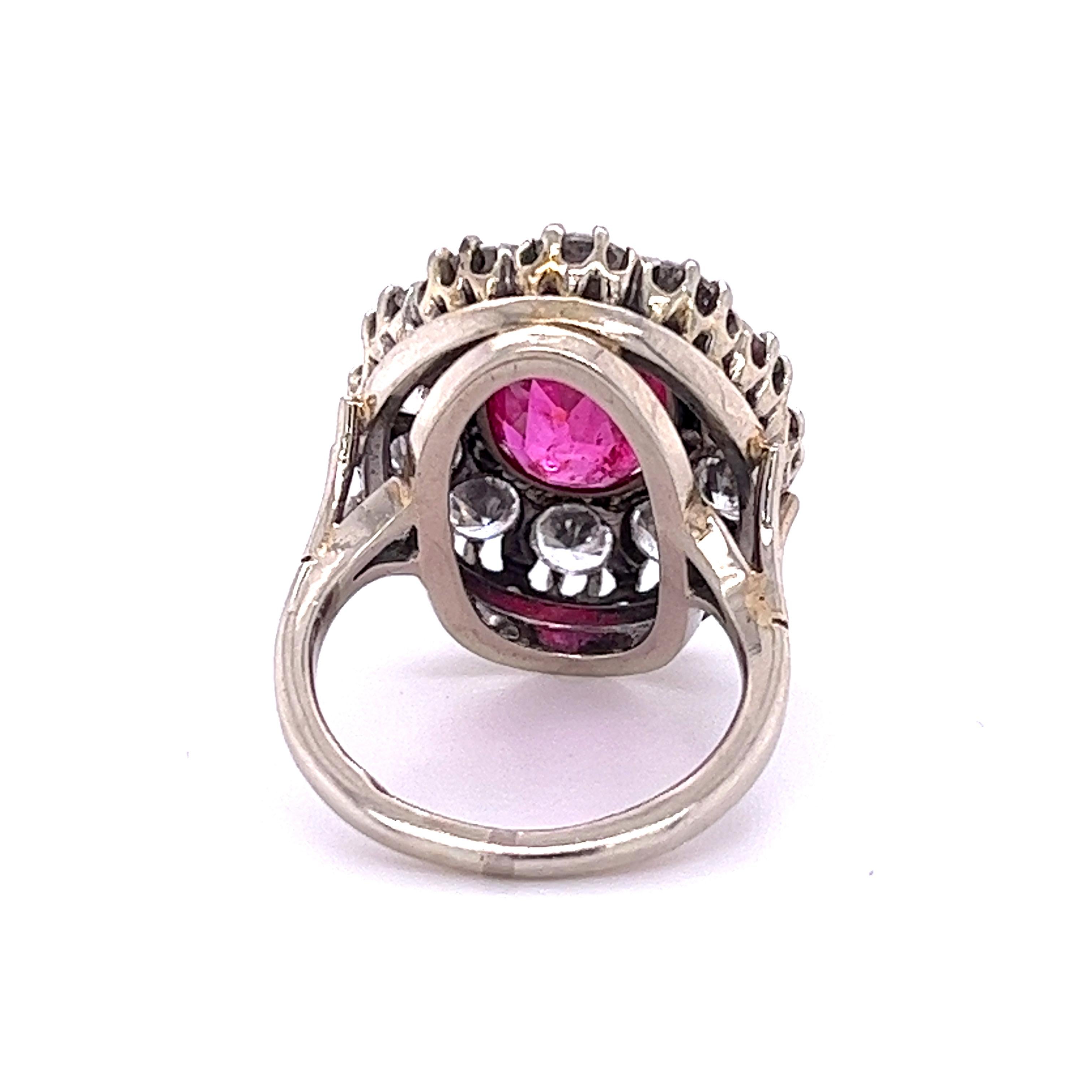 AGL Certified No Heat Oval Cut Burma Ruby and Round Diamond Ring in vendita 2