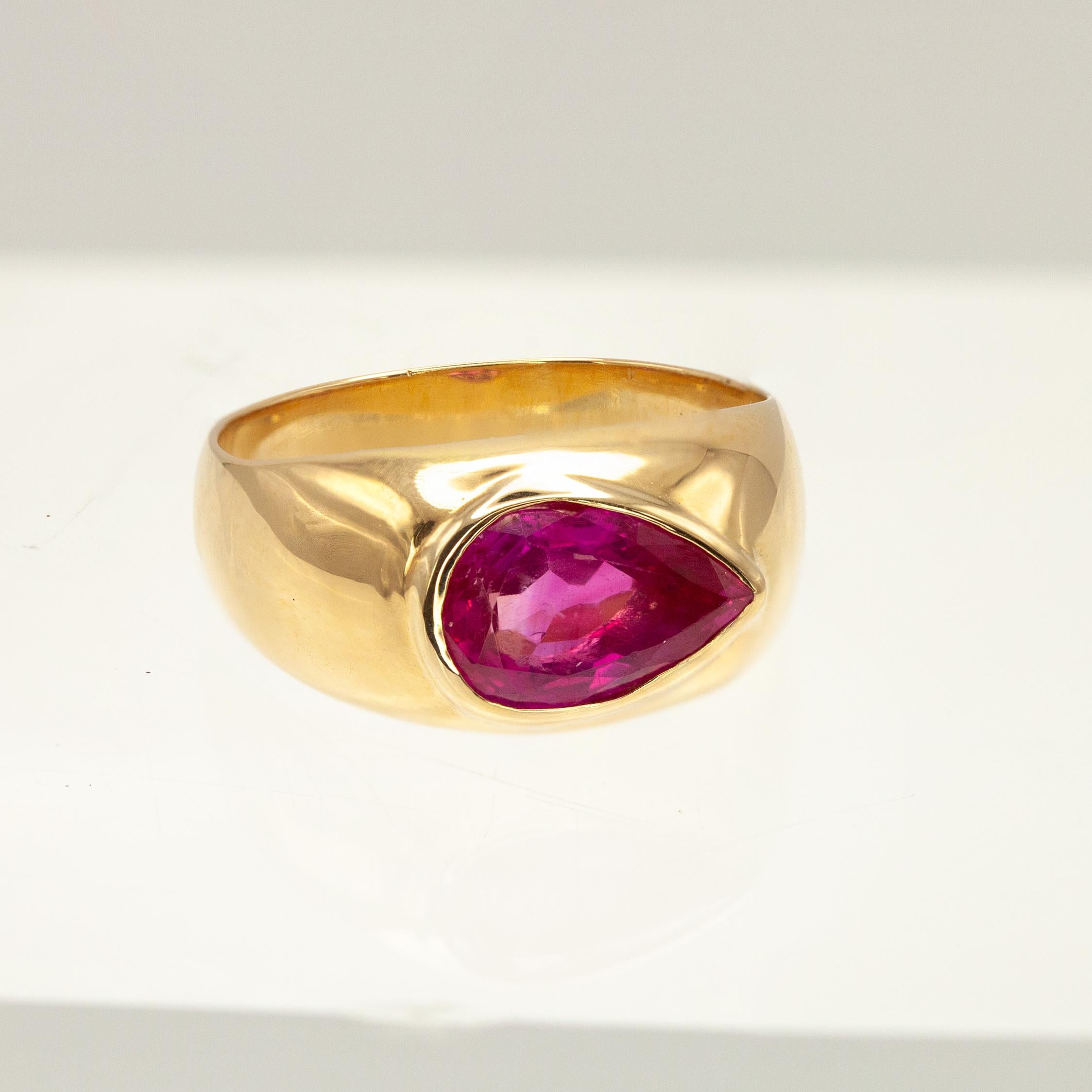 AGL Certified NO HEATED BURMESE Natural Ruby Ring in 18K Yellow Gold (Bague en or jaune certifiée sans chauffage) en vente 2