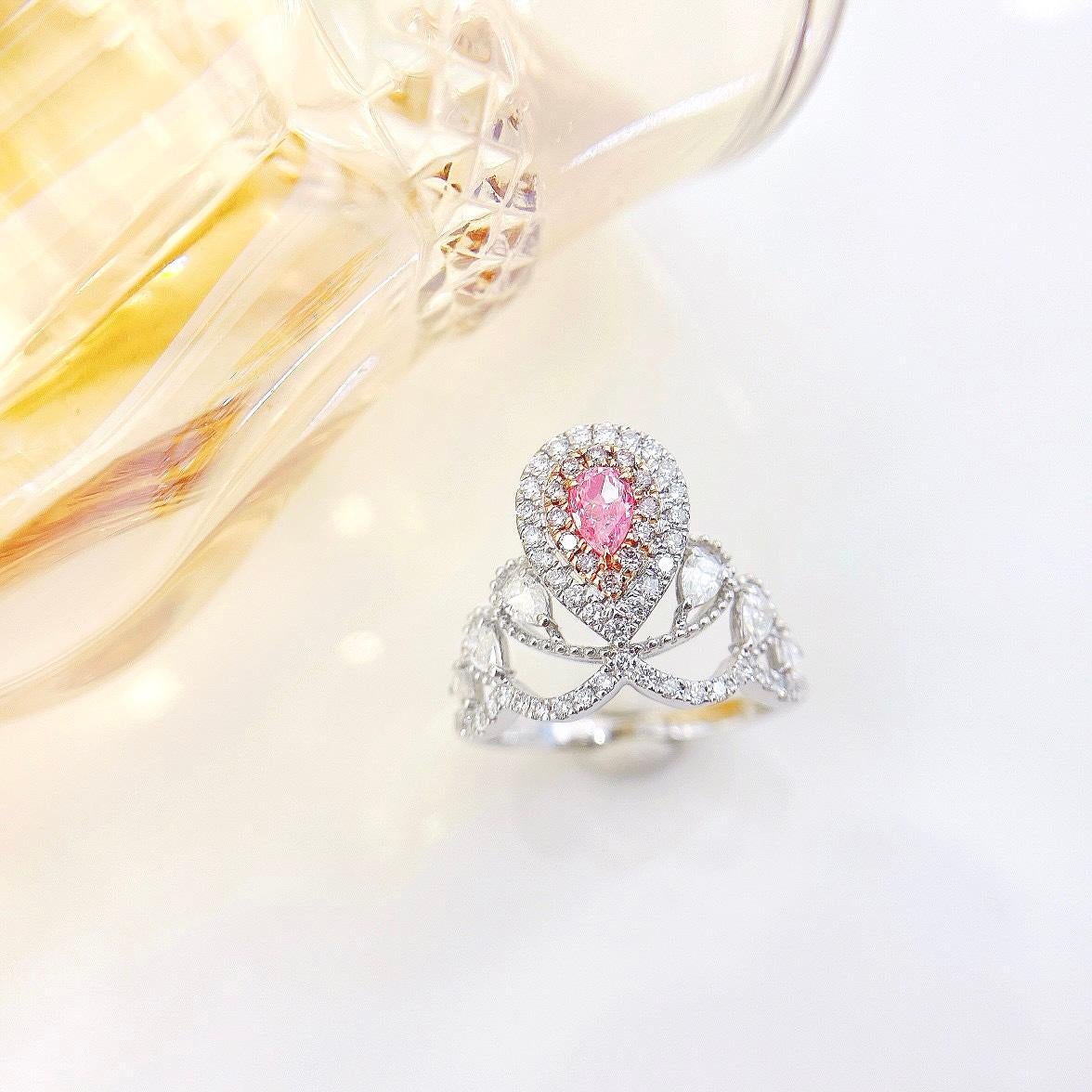 AGL Certified Pear-Cut Pink Diamond 18K White Gold Ring with Diamonds In New Condition For Sale In Kowloon, HK