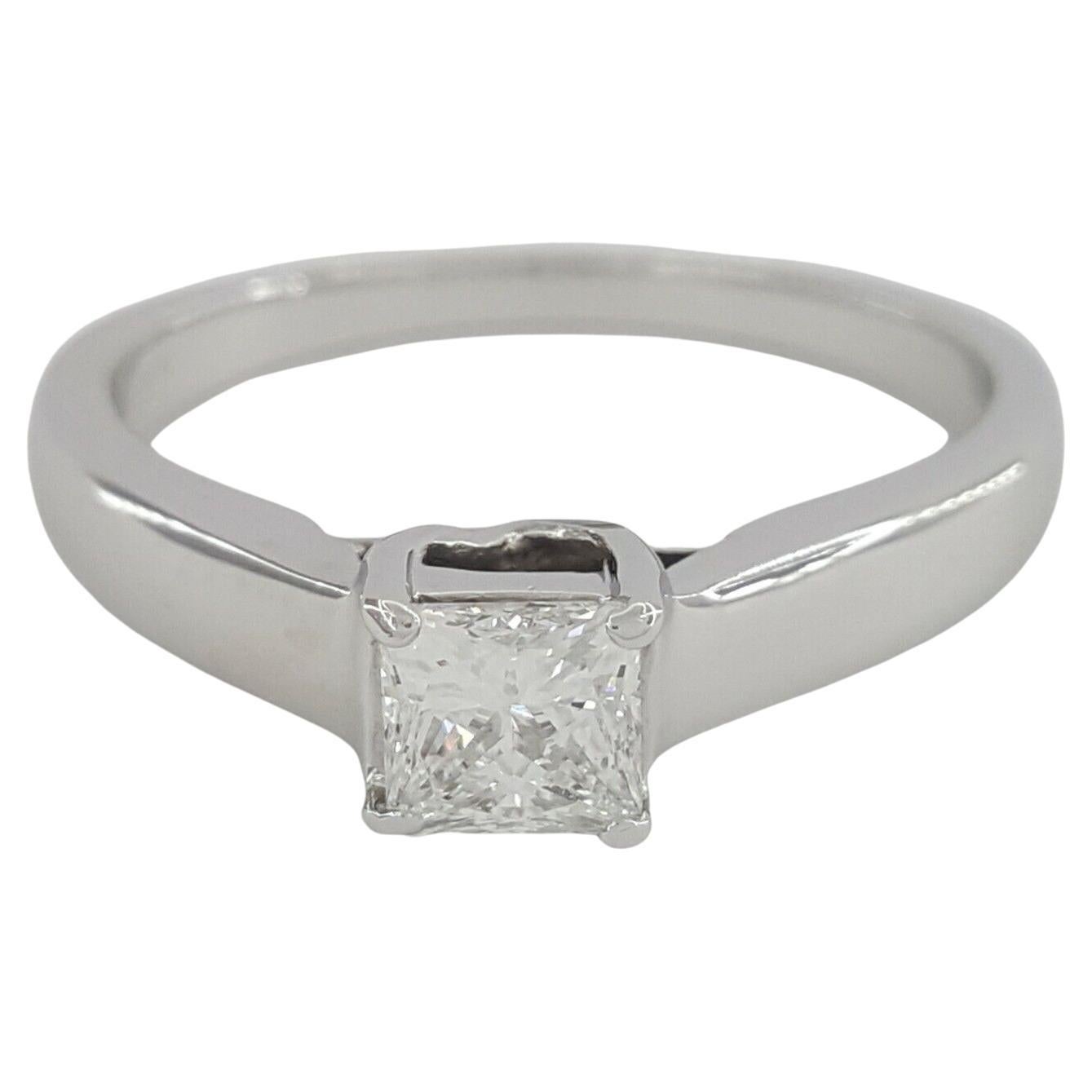 Moderne Bague de fiançailles solitaire en diamant taille brillant princesse certifiée AGL en vente