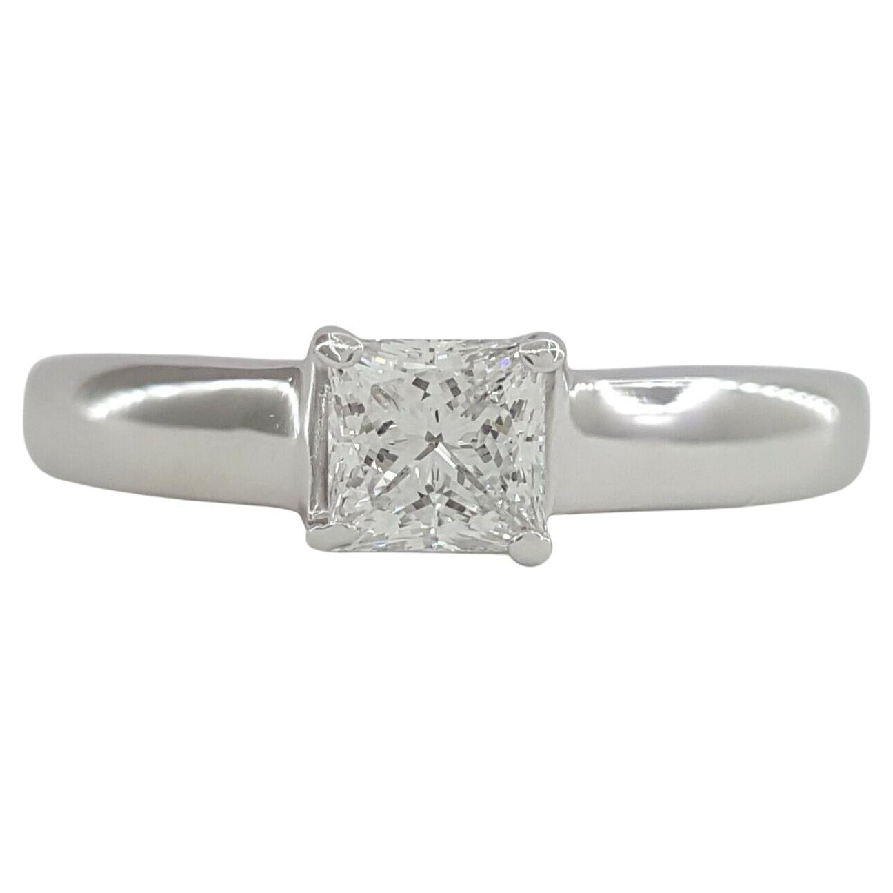 Bague de fiançailles solitaire en diamant taille brillant princesse certifiée AGL