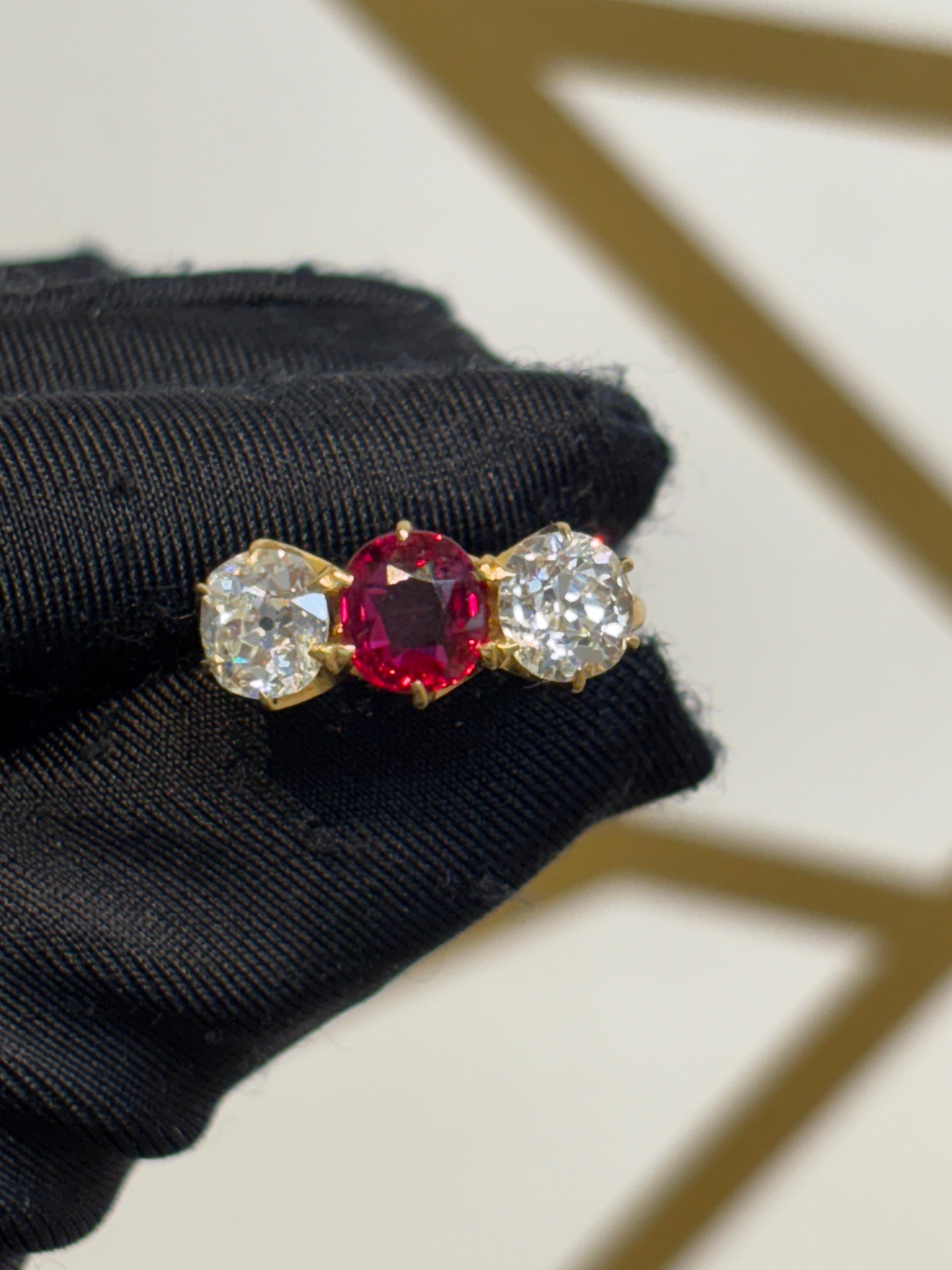 AGL-zertifizierter Diamantring mit Rubin und alter Mine (Rundschliff) im Angebot