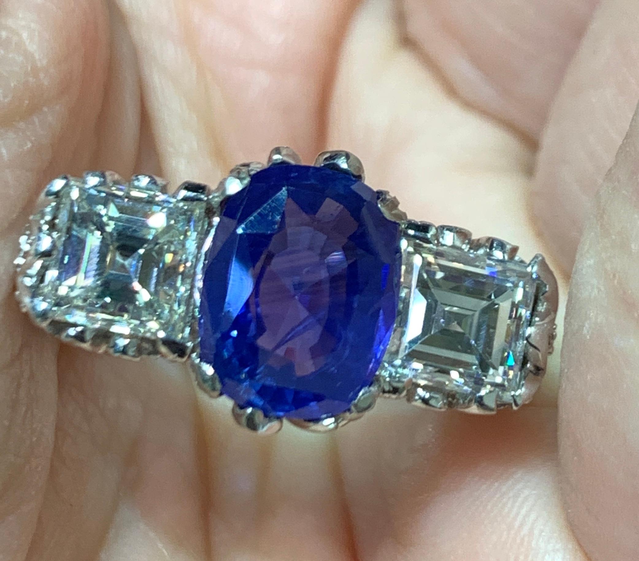 Art-Déco-Ring mit drei Steinen, AGL-zertifizierter Saphir und Diamant im Zustand „Hervorragend“ im Angebot in New York, NY