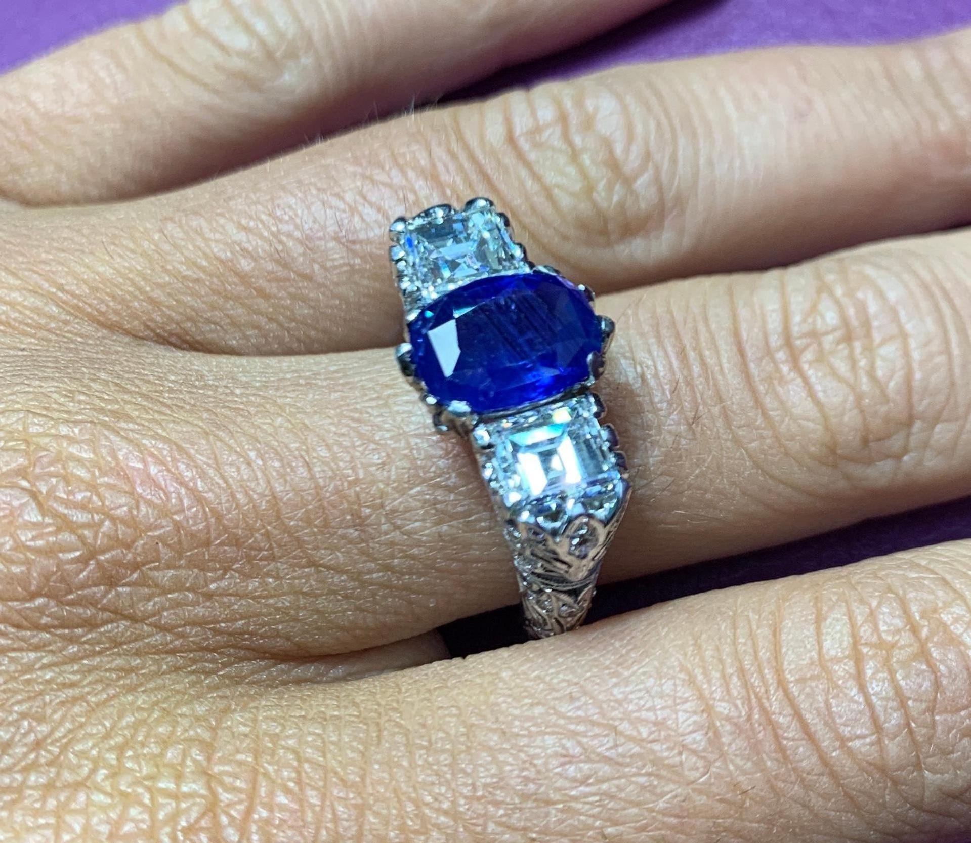 AGL Certified Sapphire and Diamond Three-Stone Art Deco Ring For Sale 1