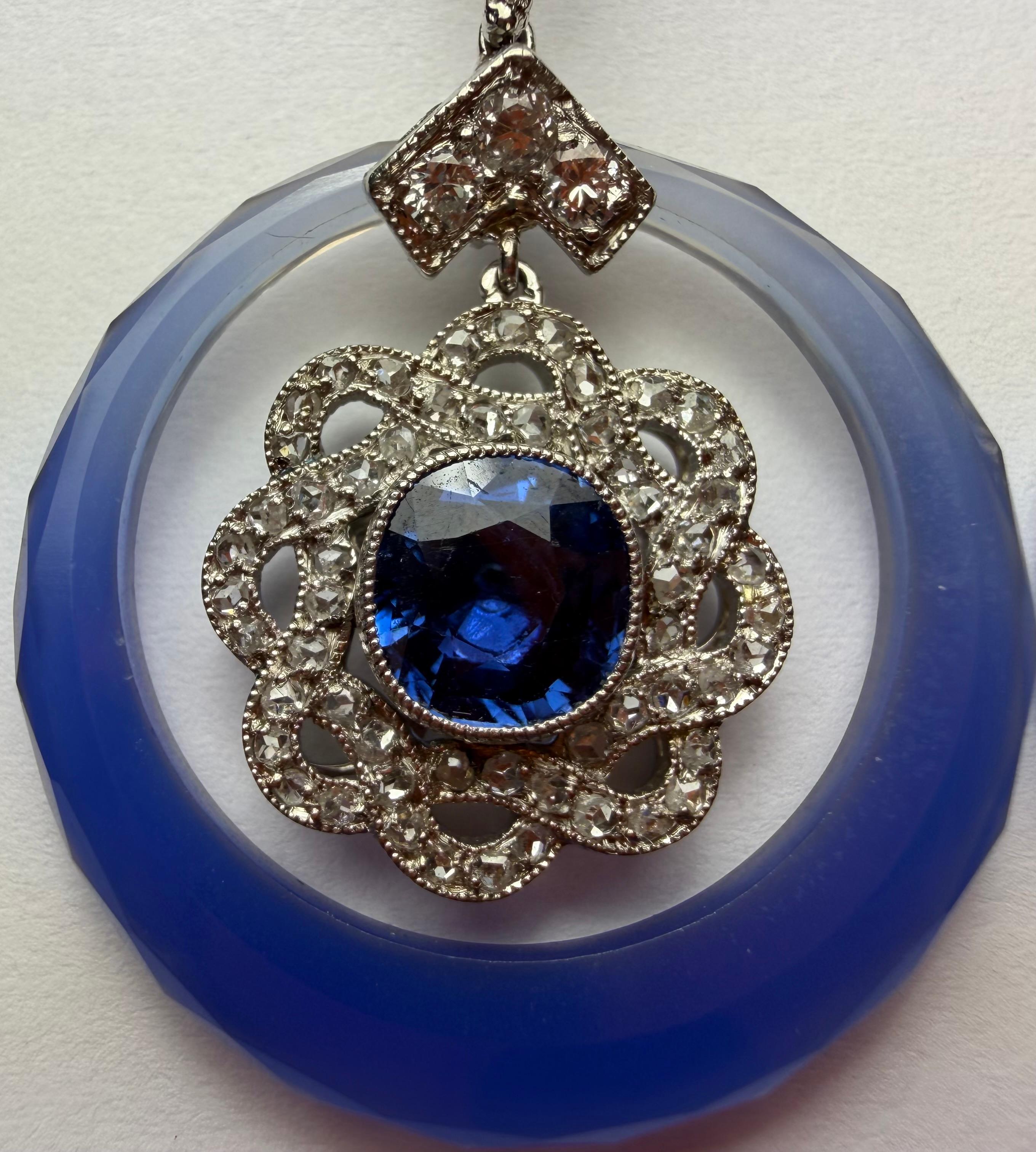 Taglio misto Orecchini a goccia AGL con zaffiro blu birmano non riscaldato e diamanti in calcedonio in vendita