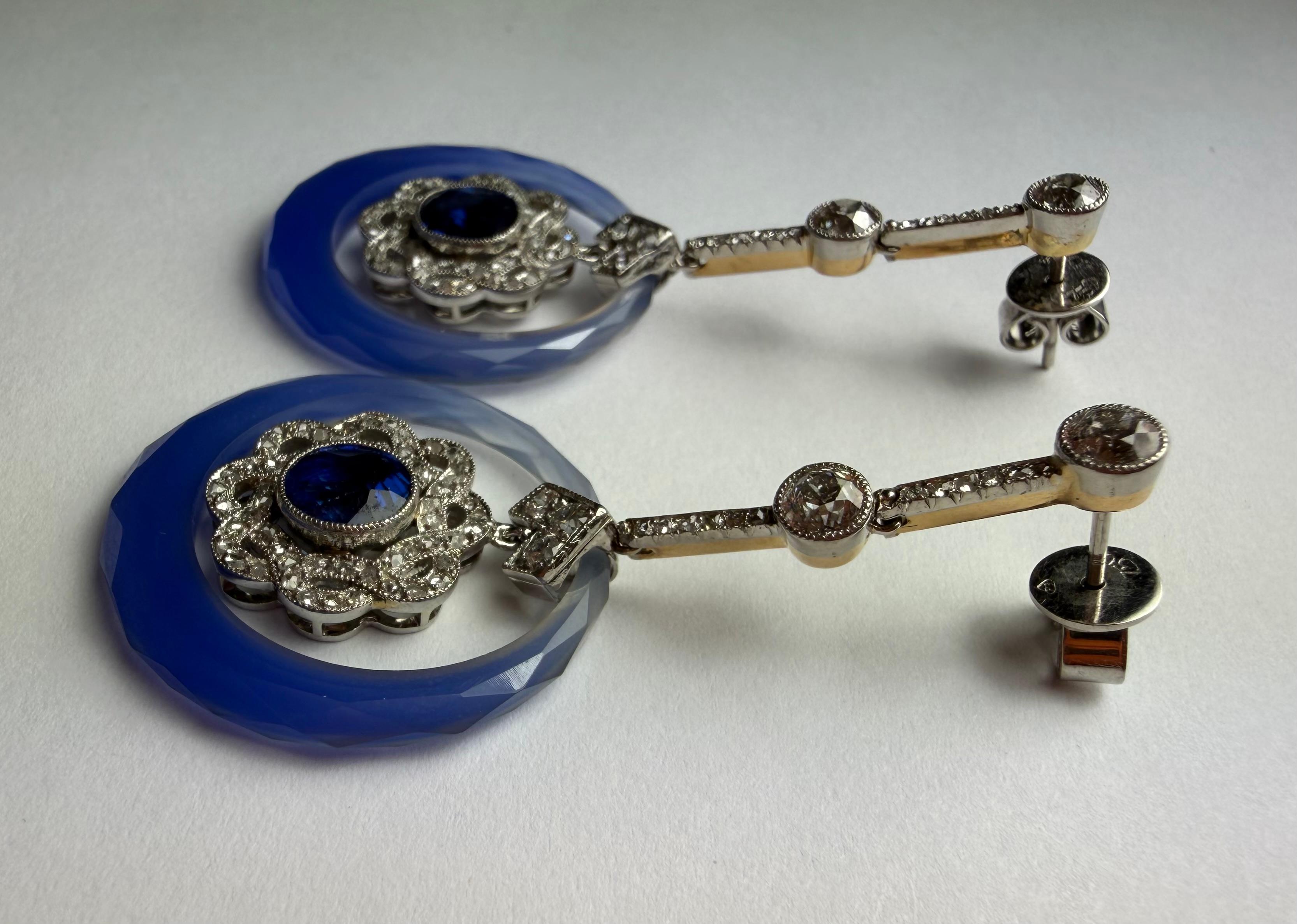 Orecchini a goccia AGL con zaffiro blu birmano non riscaldato e diamanti in calcedonio In condizioni ottime in vendita a Denver, CO