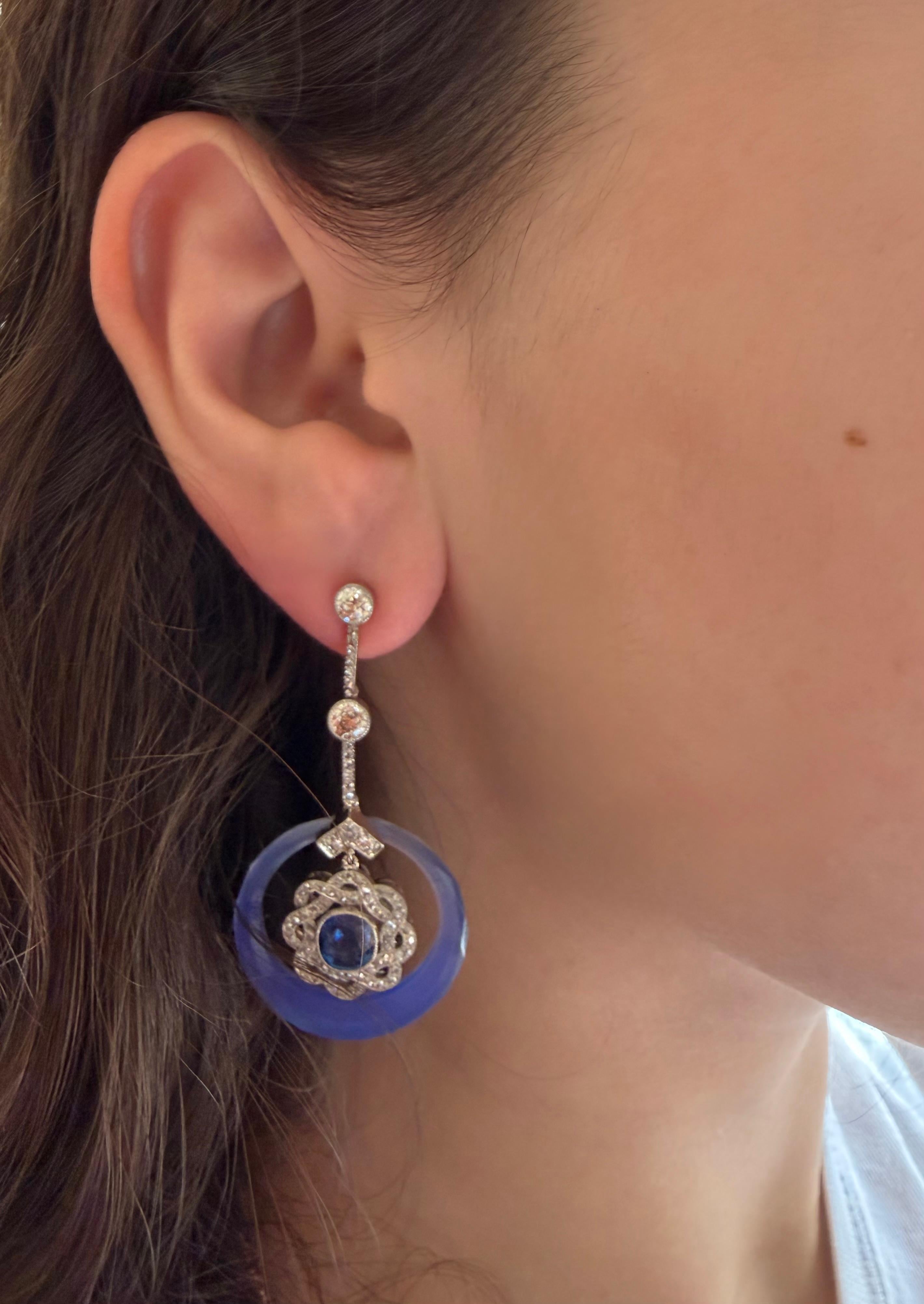 Orecchini a goccia AGL con zaffiro blu birmano non riscaldato e diamanti in calcedonio in vendita 3