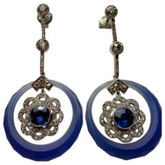 Orecchini a goccia AGL con zaffiro blu birmano non riscaldato e diamanti in calcedonio