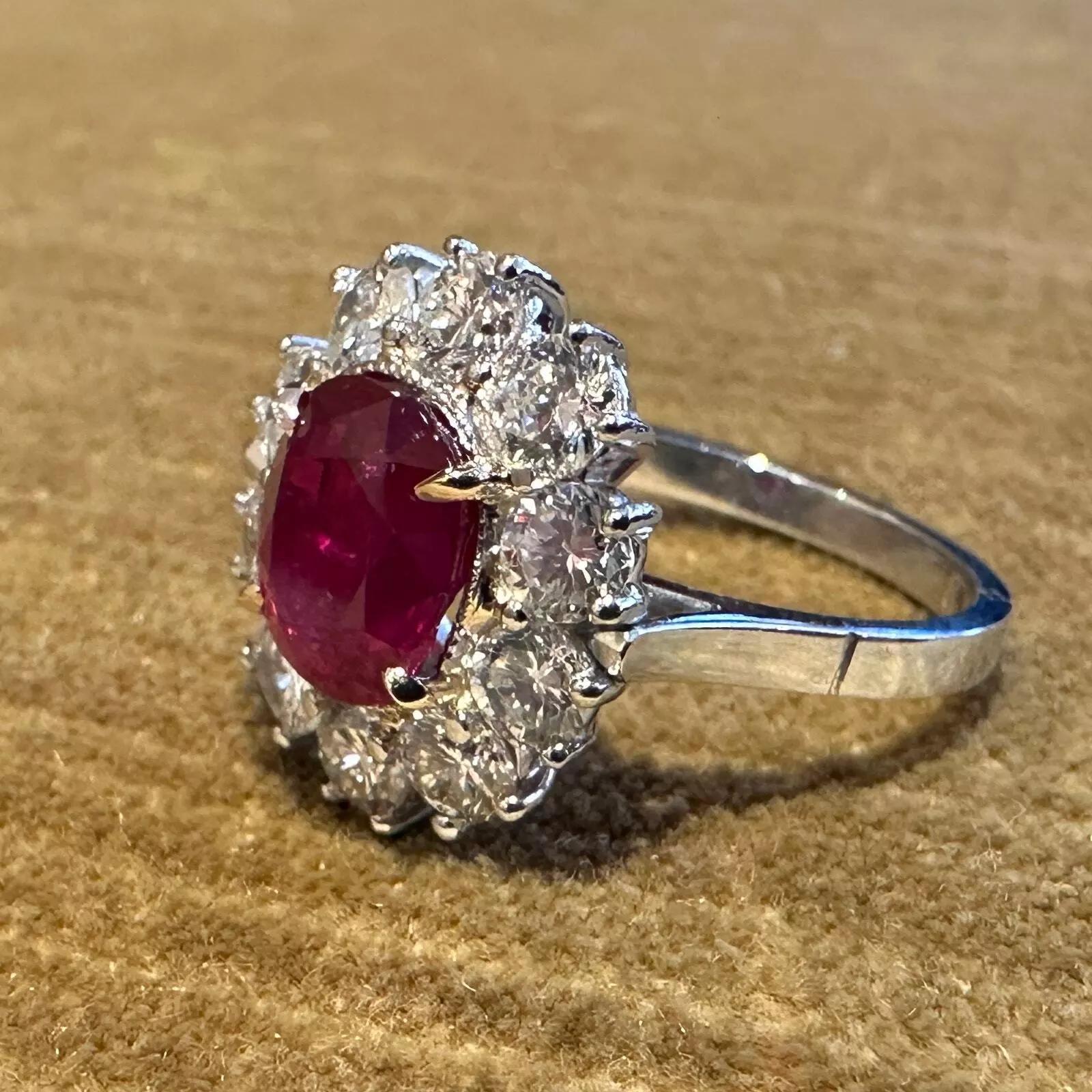 AGL Certified Unheated Cushion Ruby Ring with Diamonds in Platinum im Zustand „Hervorragend“ im Angebot in La Jolla, CA